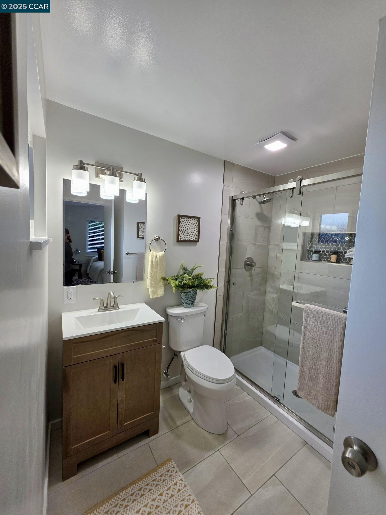Detail Gallery Image 15 of 22 For 2011 Espanola, San Pablo,  CA 94806 - 3 Beds | 2 Baths