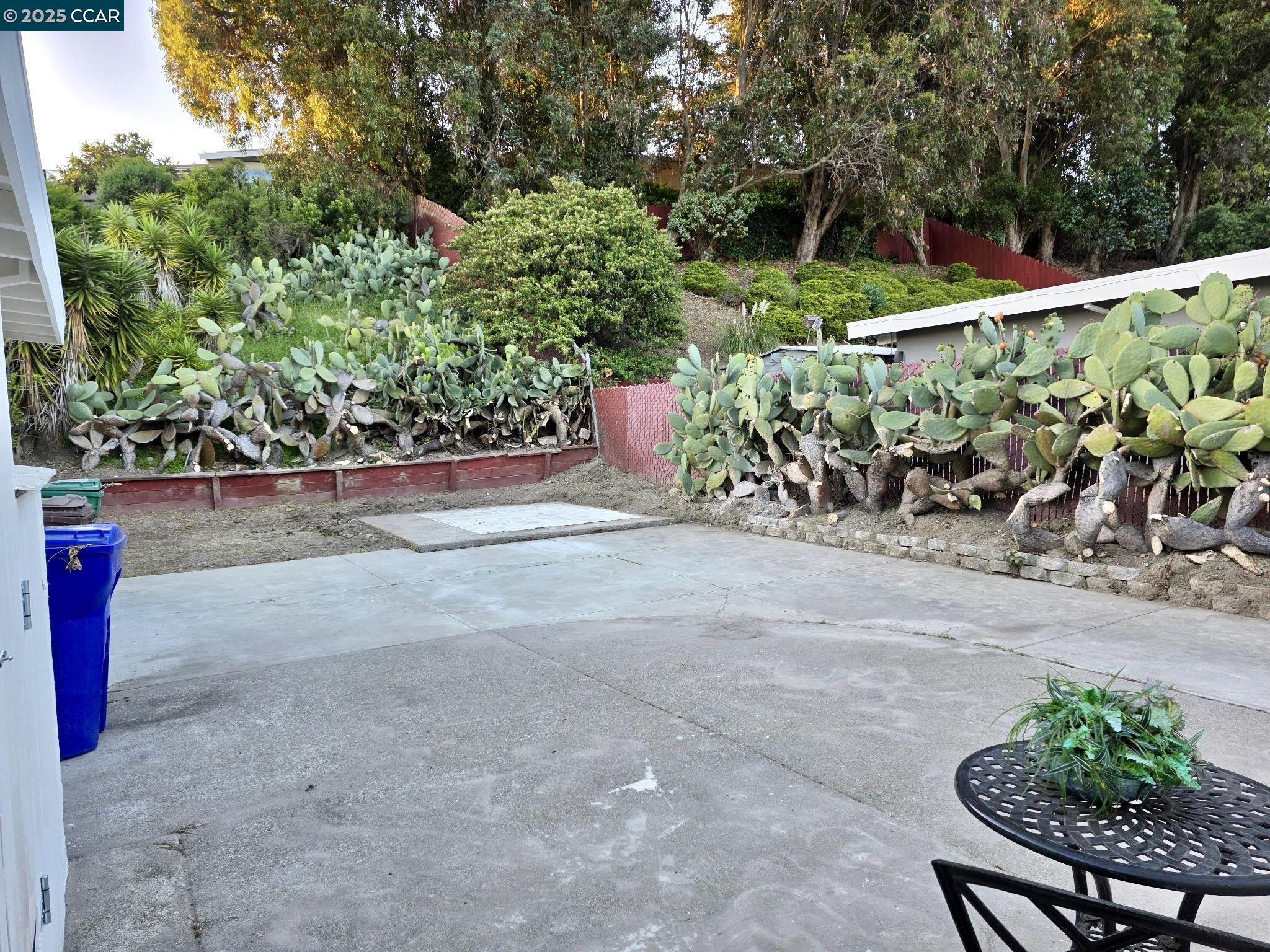 Detail Gallery Image 19 of 22 For 2011 Espanola, San Pablo,  CA 94806 - 3 Beds | 2 Baths