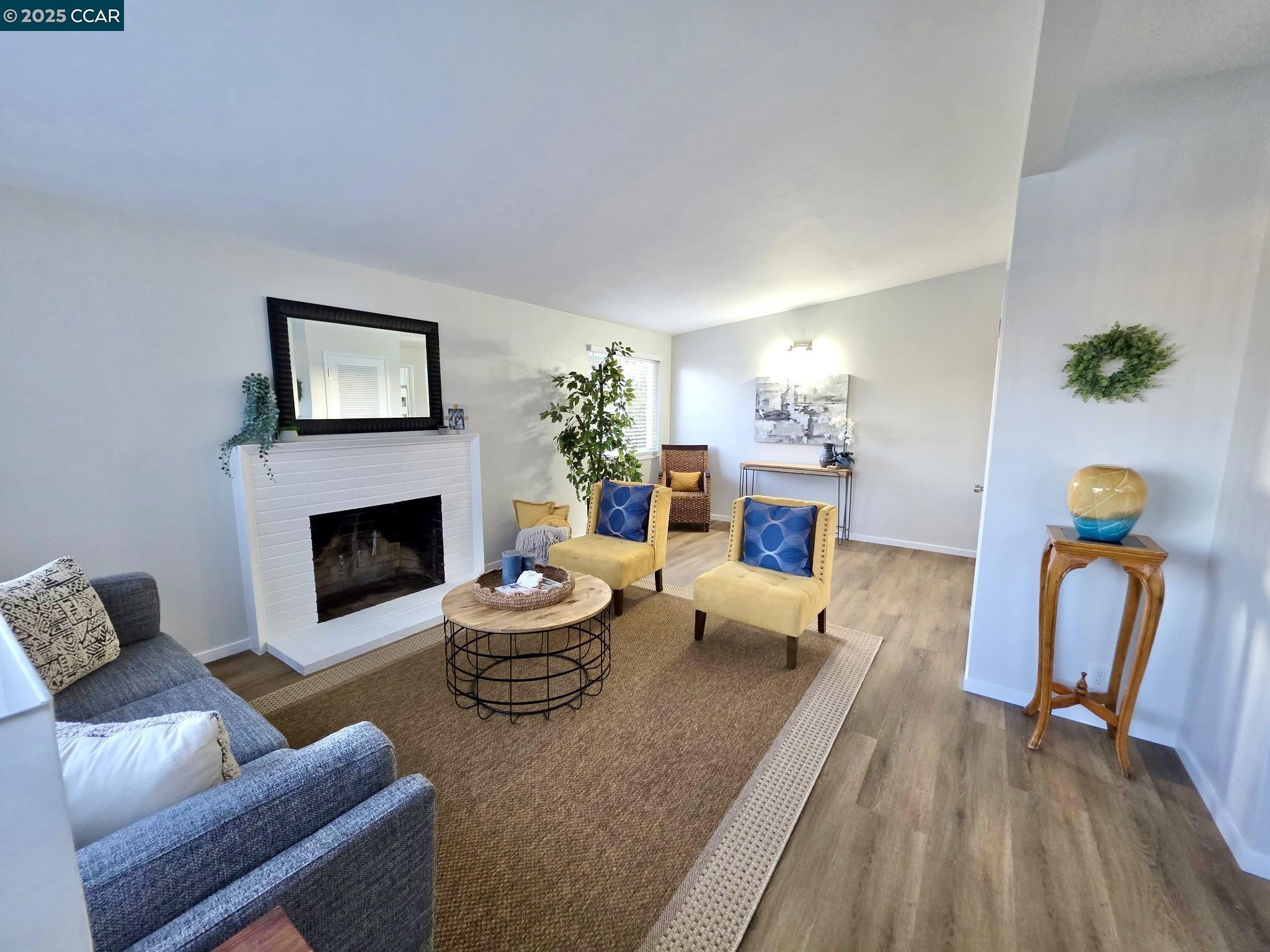 Detail Gallery Image 3 of 22 For 2011 Espanola, San Pablo,  CA 94806 - 3 Beds | 2 Baths