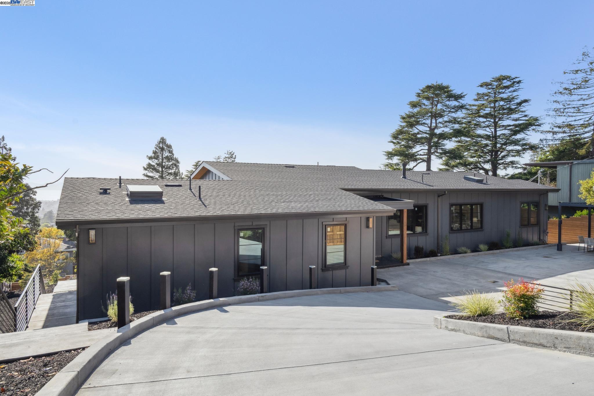 Detail Gallery Image 1 of 1 For 75 Southampton Ave, Berkeley,  CA 94707 - 5 Beds | 5 Baths