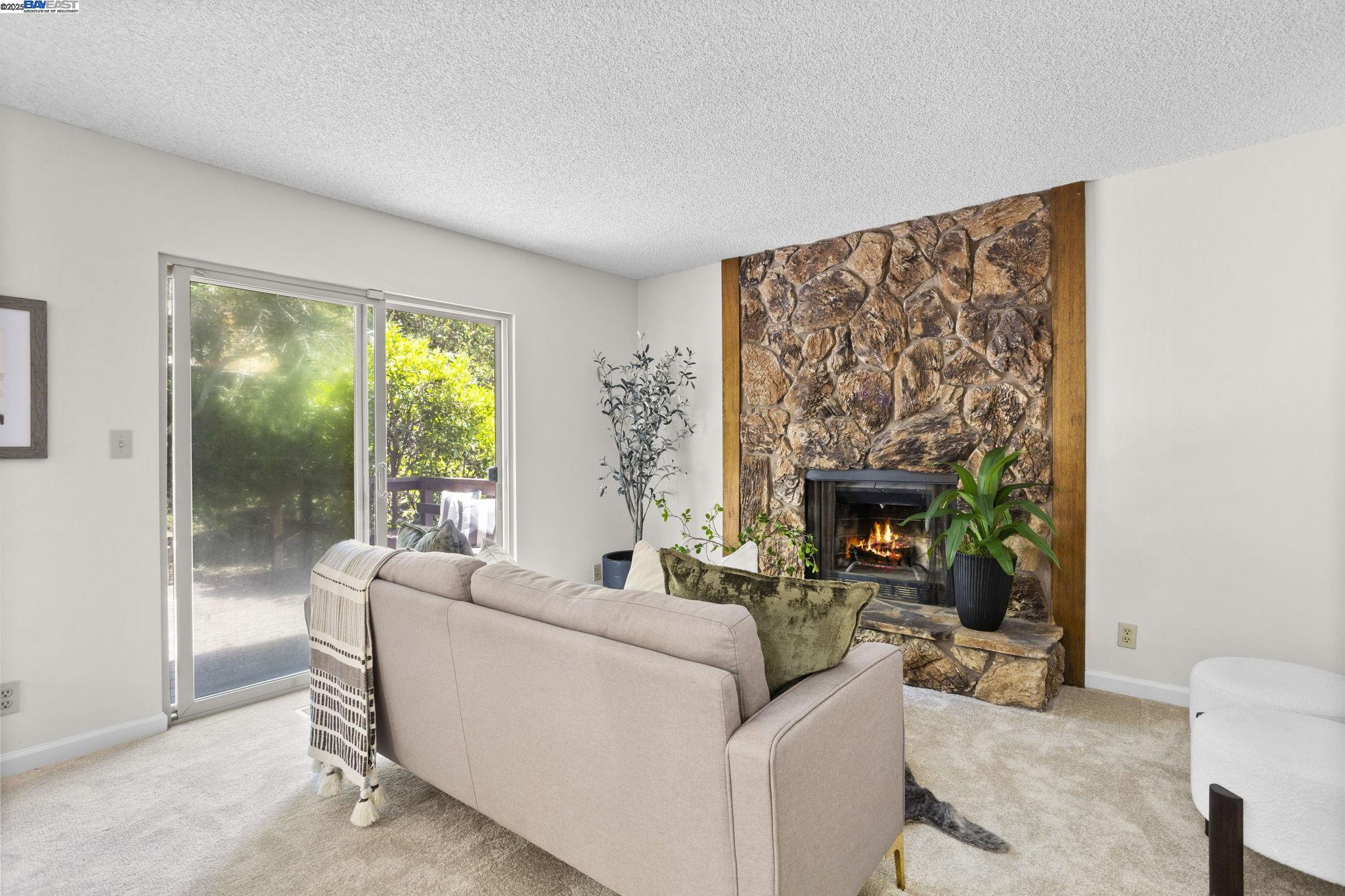 Detail Gallery Image 11 of 31 For 23920 Mayville Dr, Hayward,  CA 94541 - 3 Beds | 2/1 Baths