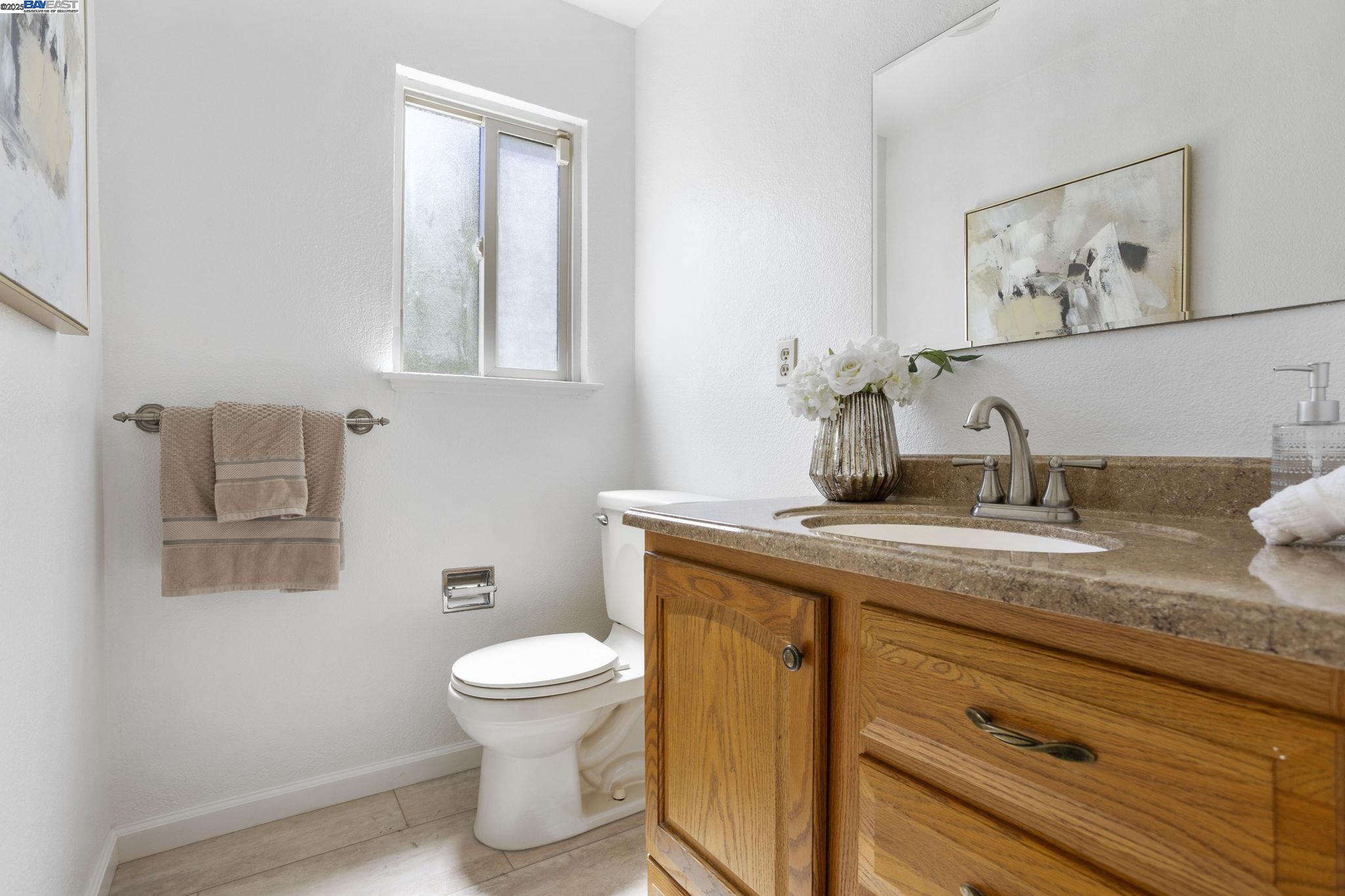 Detail Gallery Image 13 of 31 For 23920 Mayville Dr, Hayward,  CA 94541 - 3 Beds | 2/1 Baths