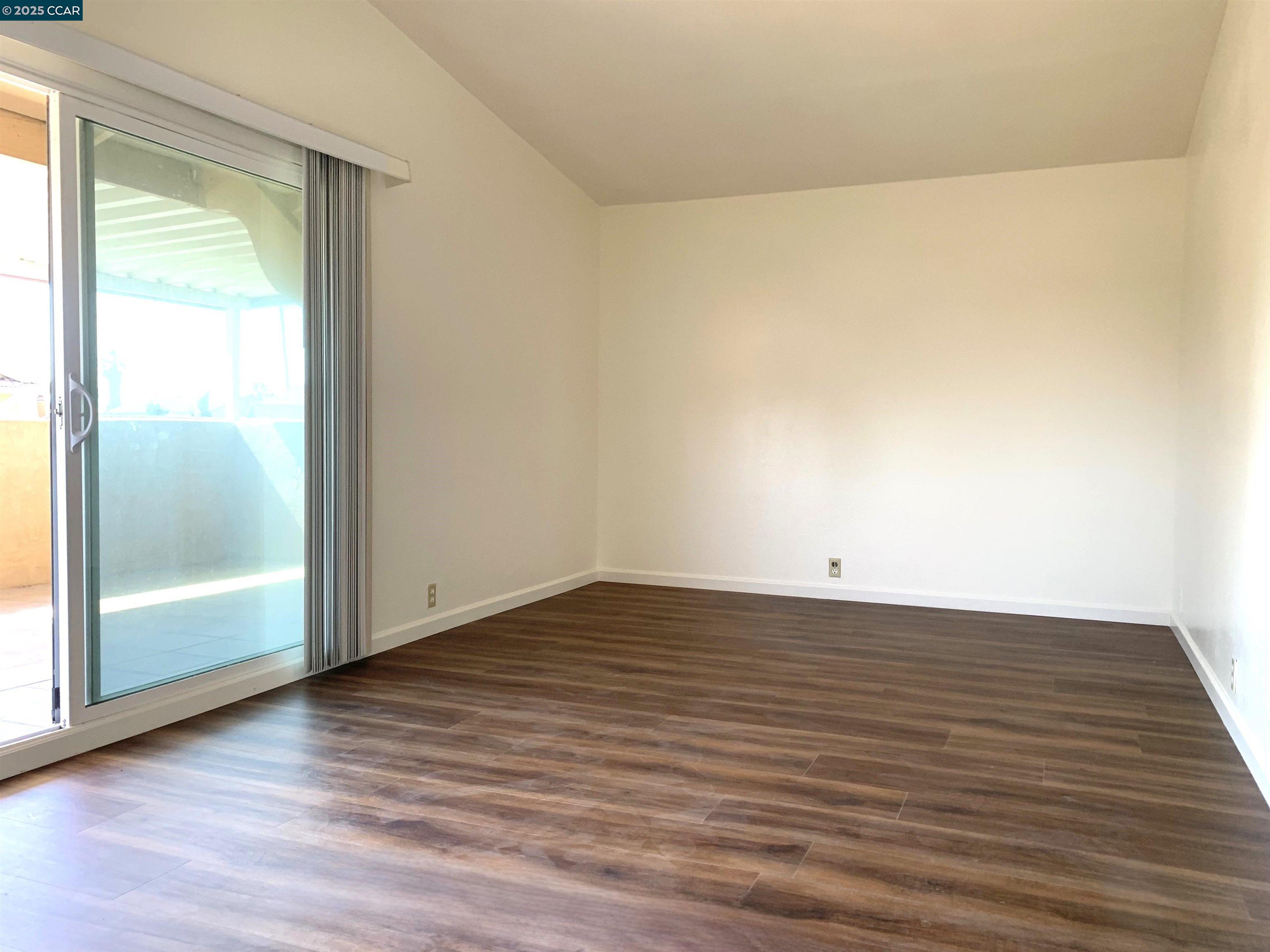 Detail Gallery Image 15 of 32 For 2471 Columbine Drive, Hayward,  CA 94545 - 4 Beds | 2/1 Baths