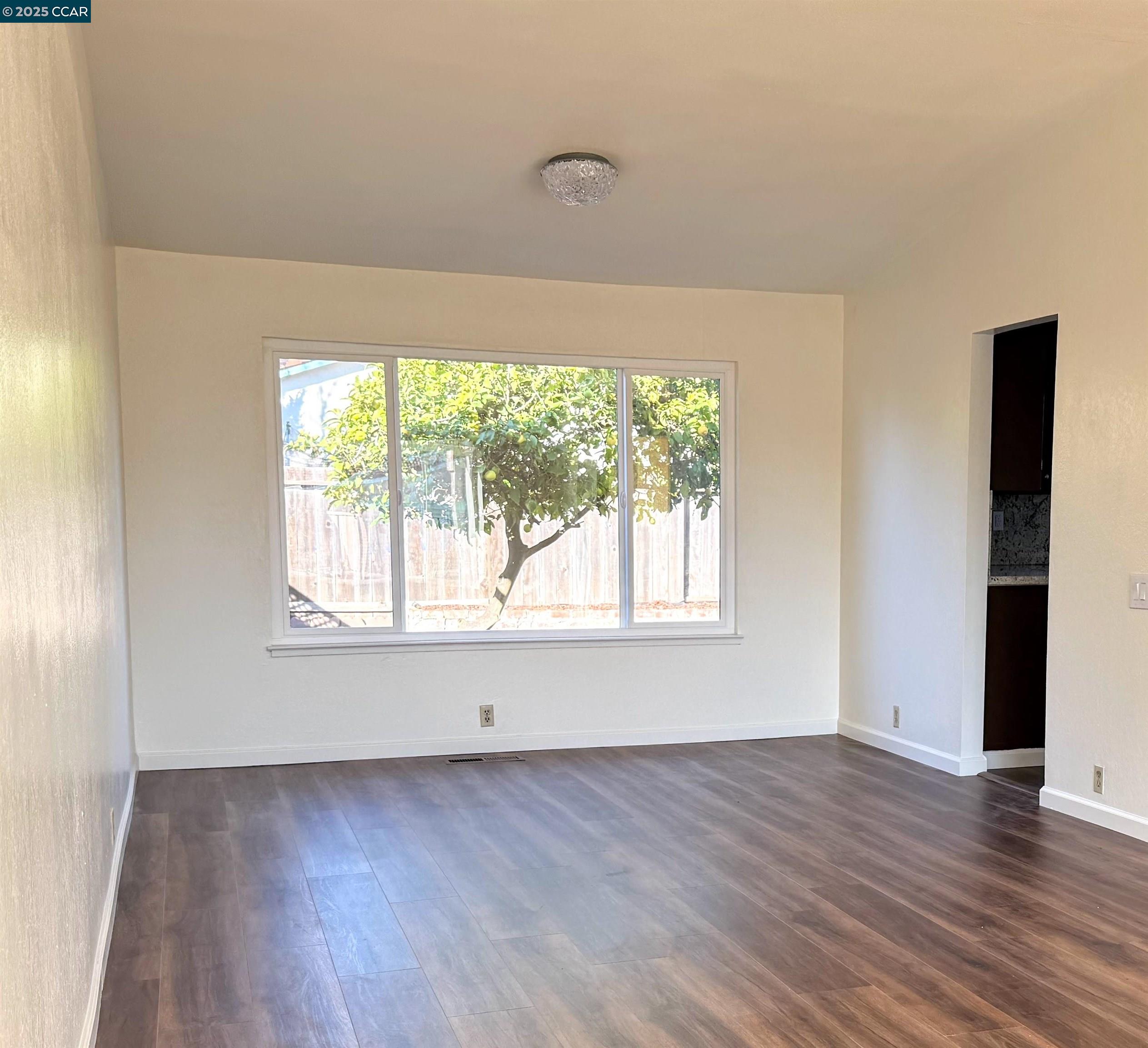 Detail Gallery Image 4 of 32 For 2471 Columbine Drive, Hayward,  CA 94545 - 4 Beds | 2/1 Baths