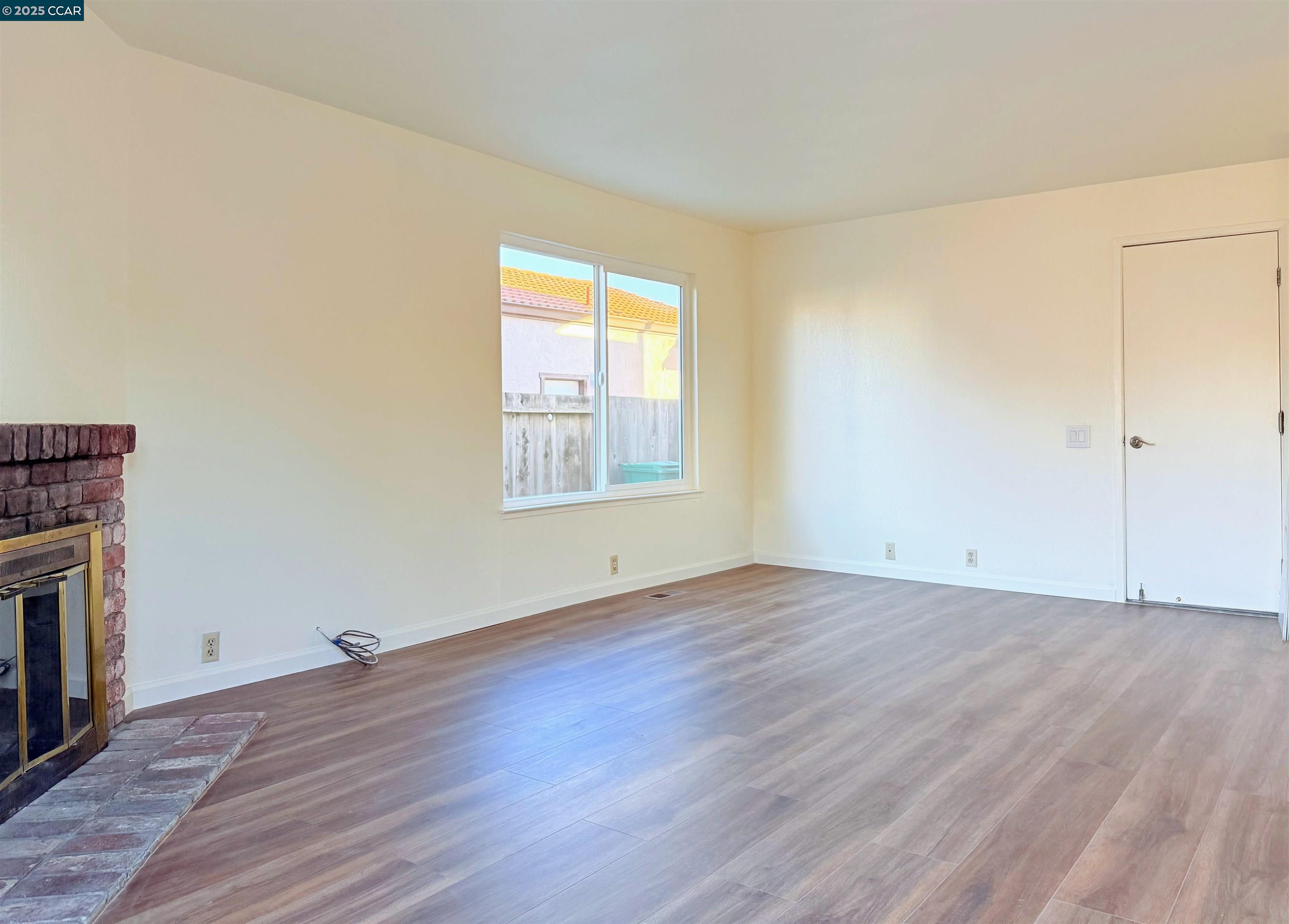 Detail Gallery Image 8 of 32 For 2471 Columbine Drive, Hayward,  CA 94545 - 4 Beds | 2/1 Baths