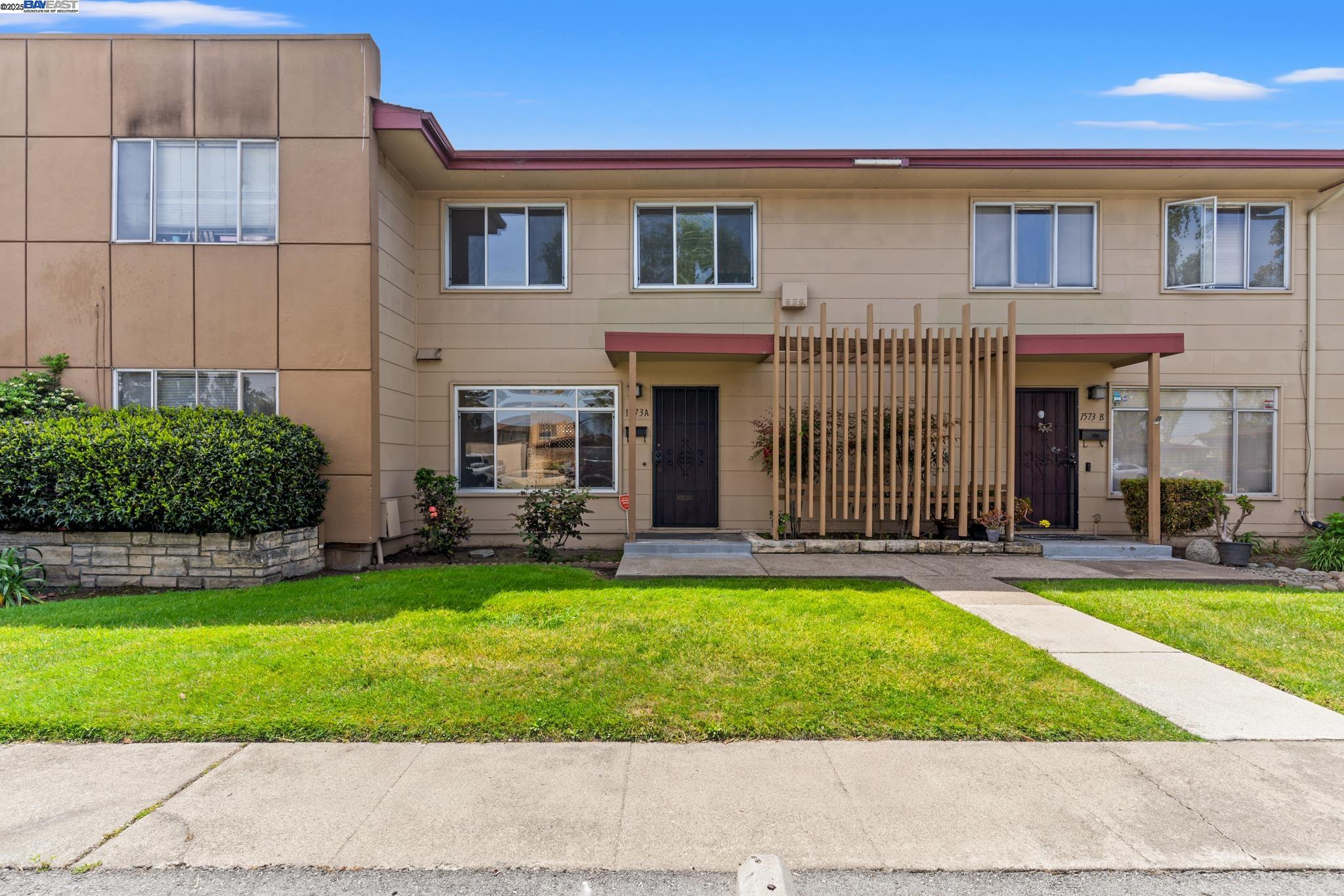 Detail Gallery Image 1 of 25 For 1573 Marina Ct a,  San Mateo,  CA 94403 - 3 Beds | 1 Baths