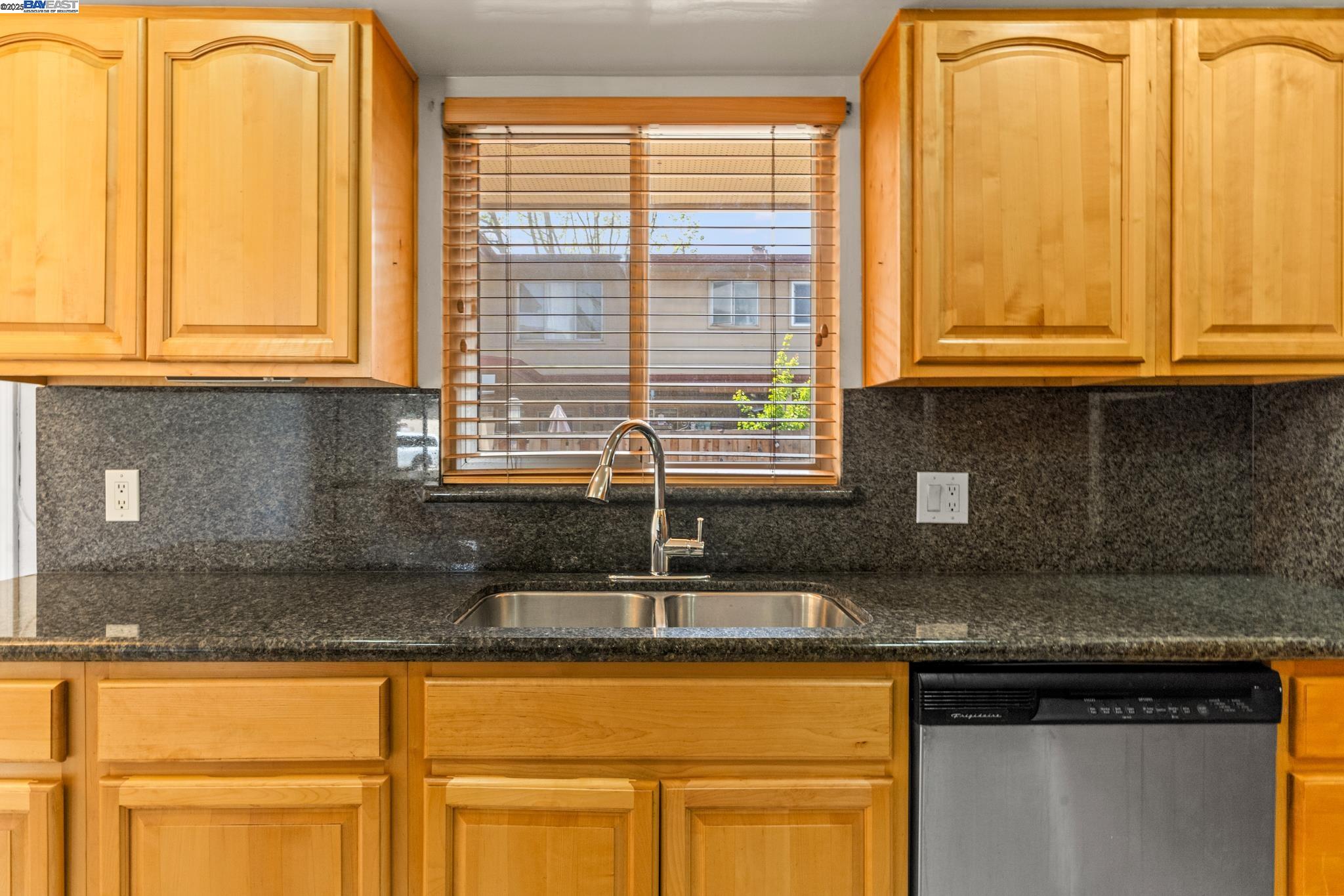 Detail Gallery Image 13 of 25 For 1573 Marina Ct a,  San Mateo,  CA 94403 - 3 Beds | 1 Baths