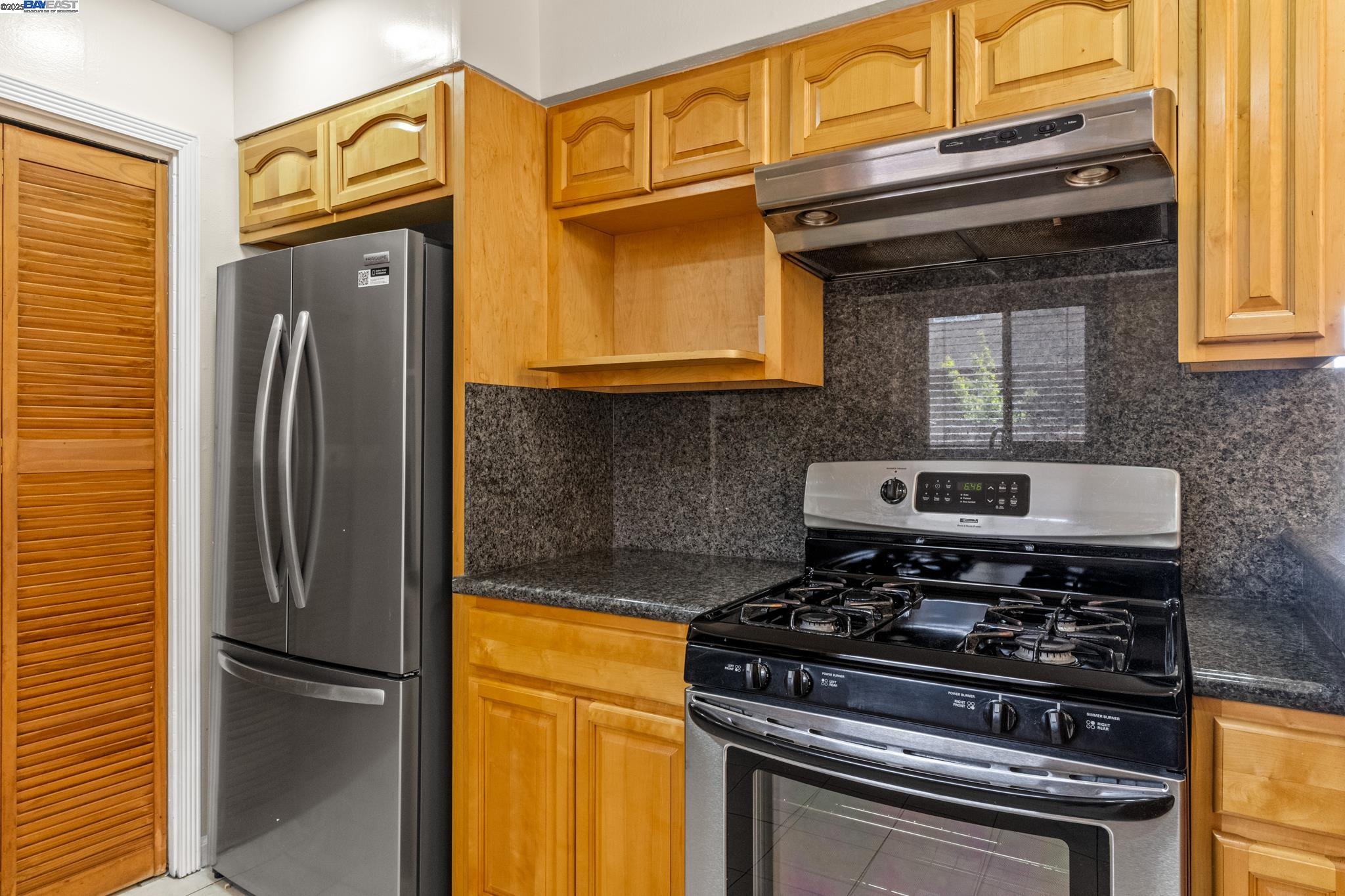 Detail Gallery Image 14 of 25 For 1573 Marina Ct a,  San Mateo,  CA 94403 - 3 Beds | 1 Baths