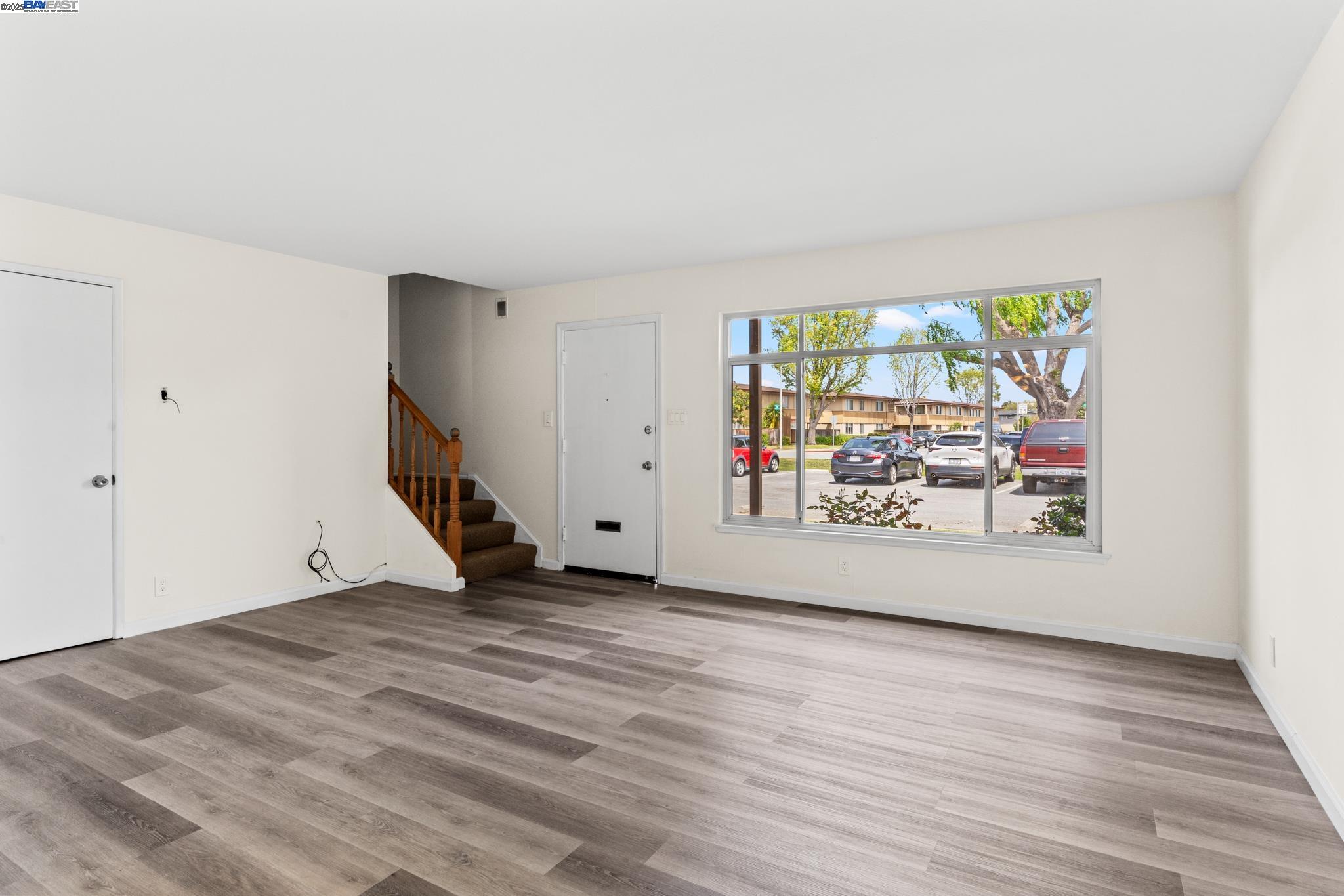 Detail Gallery Image 3 of 25 For 1573 Marina Ct a,  San Mateo,  CA 94403 - 3 Beds | 1 Baths