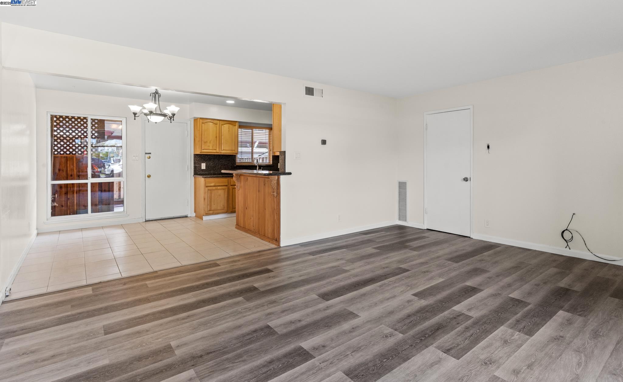 Detail Gallery Image 4 of 25 For 1573 Marina Ct a,  San Mateo,  CA 94403 - 3 Beds | 1 Baths