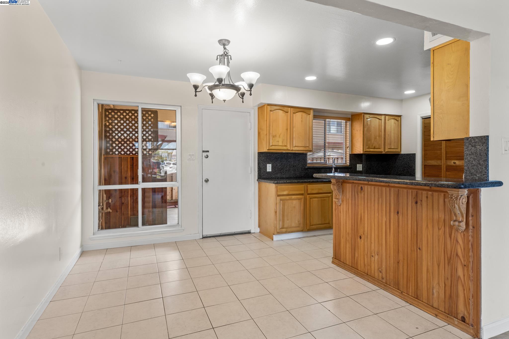 Detail Gallery Image 6 of 25 For 1573 Marina Ct a,  San Mateo,  CA 94403 - 3 Beds | 1 Baths