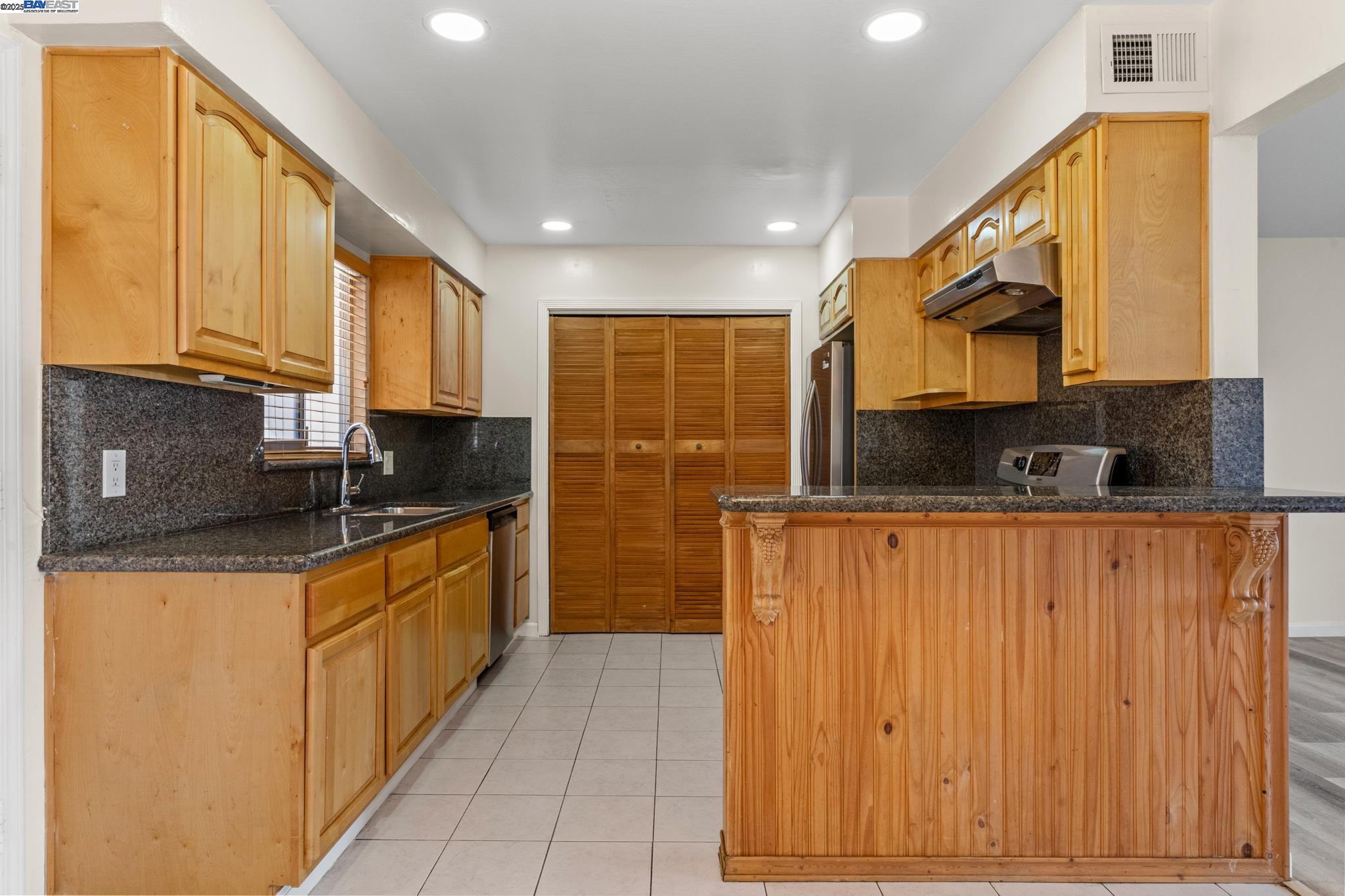Detail Gallery Image 7 of 25 For 1573 Marina Ct a,  San Mateo,  CA 94403 - 3 Beds | 1 Baths