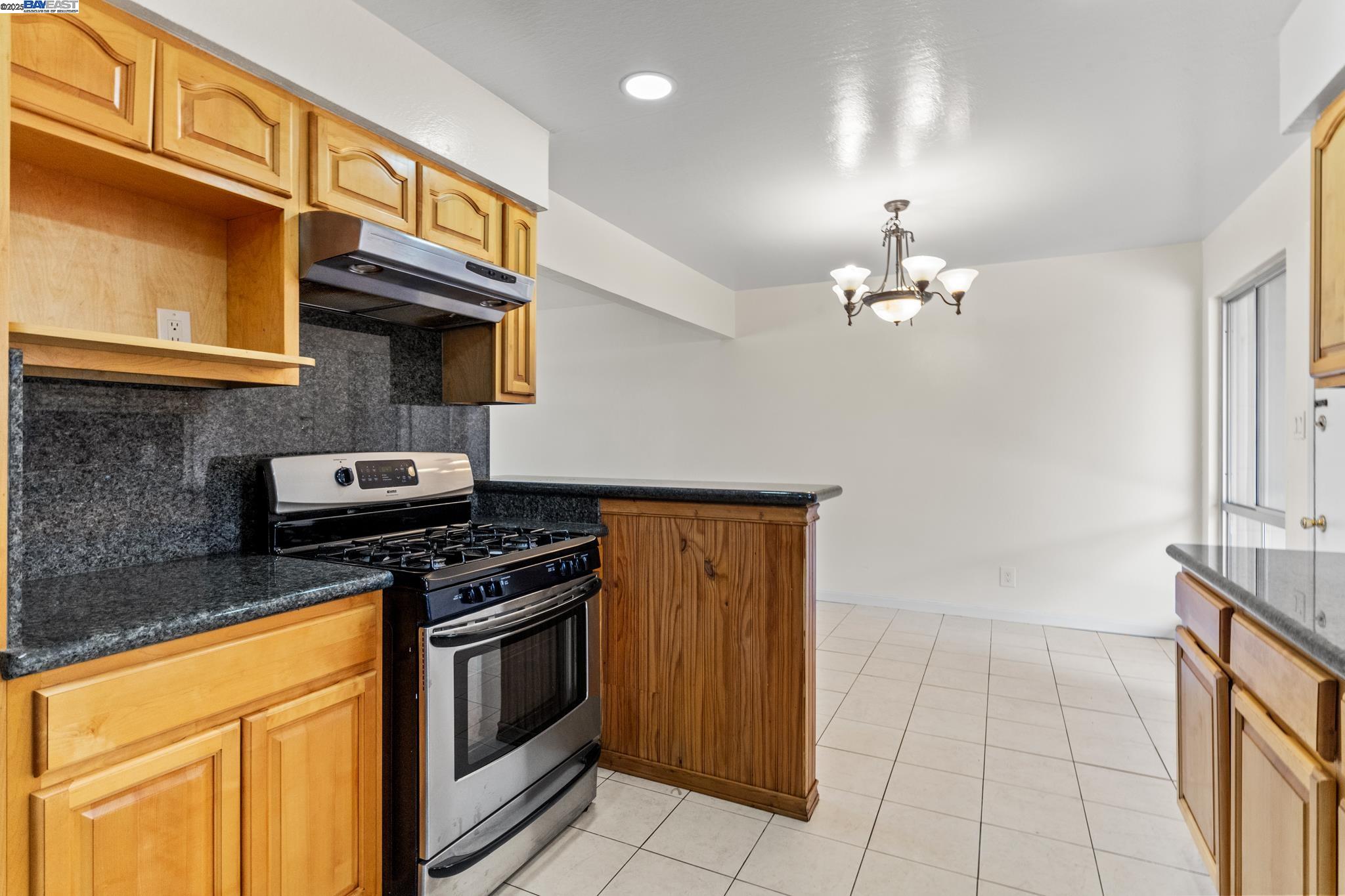 Detail Gallery Image 8 of 25 For 1573 Marina Ct a,  San Mateo,  CA 94403 - 3 Beds | 1 Baths
