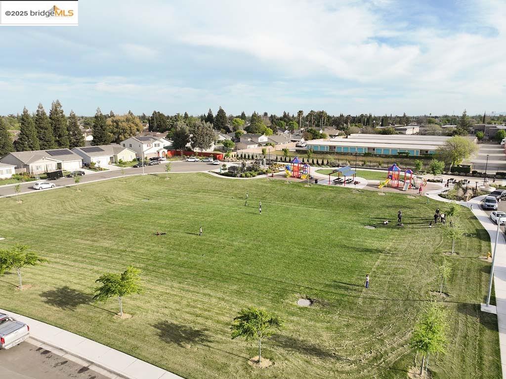 Detail Gallery Image 2 of 30 For 1413 Santini Ave, Manteca,  CA 95336 - 4 Beds | 2/1 Baths