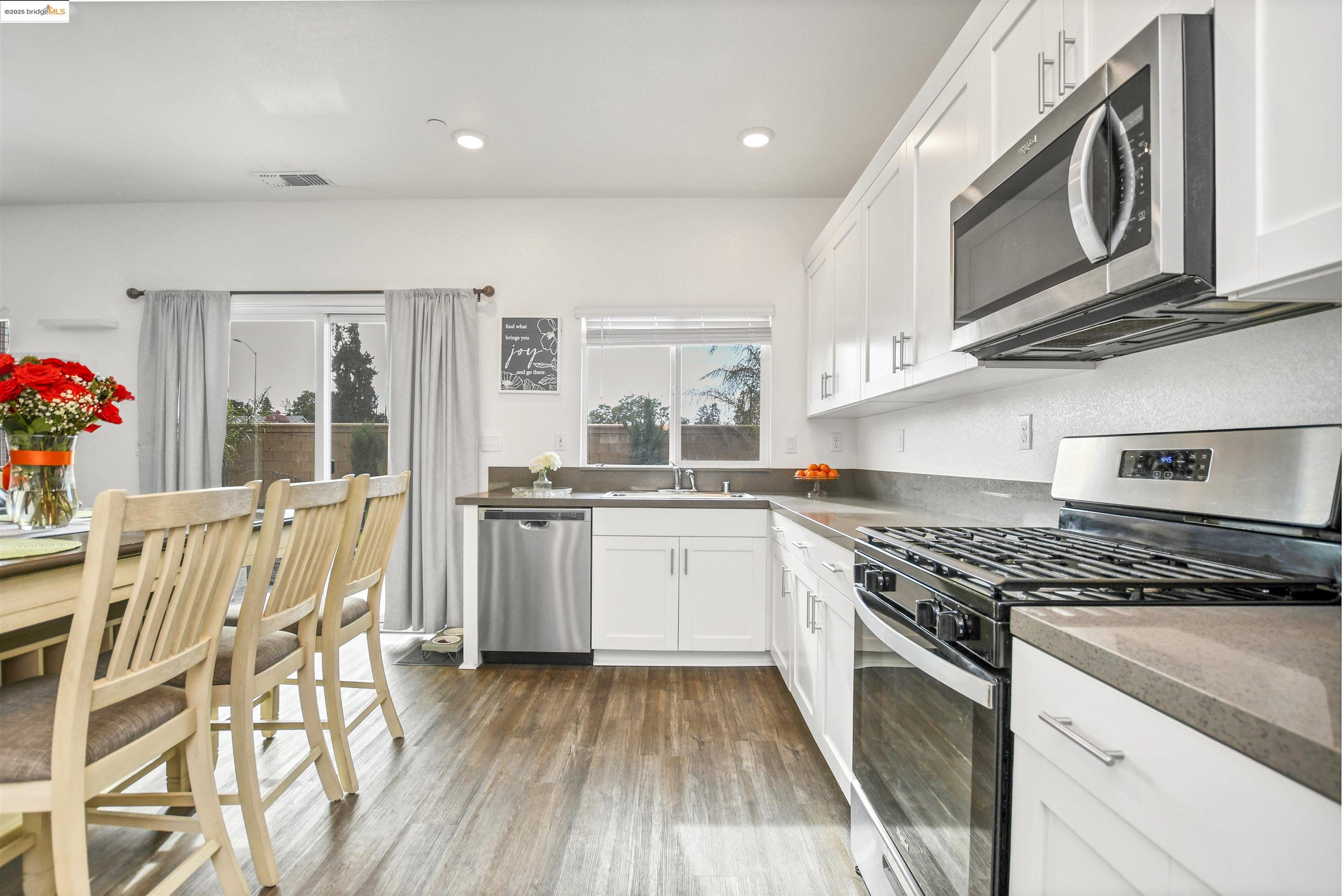 Detail Gallery Image 12 of 30 For 1413 Santini Ave, Manteca,  CA 95336 - 4 Beds | 2/1 Baths
