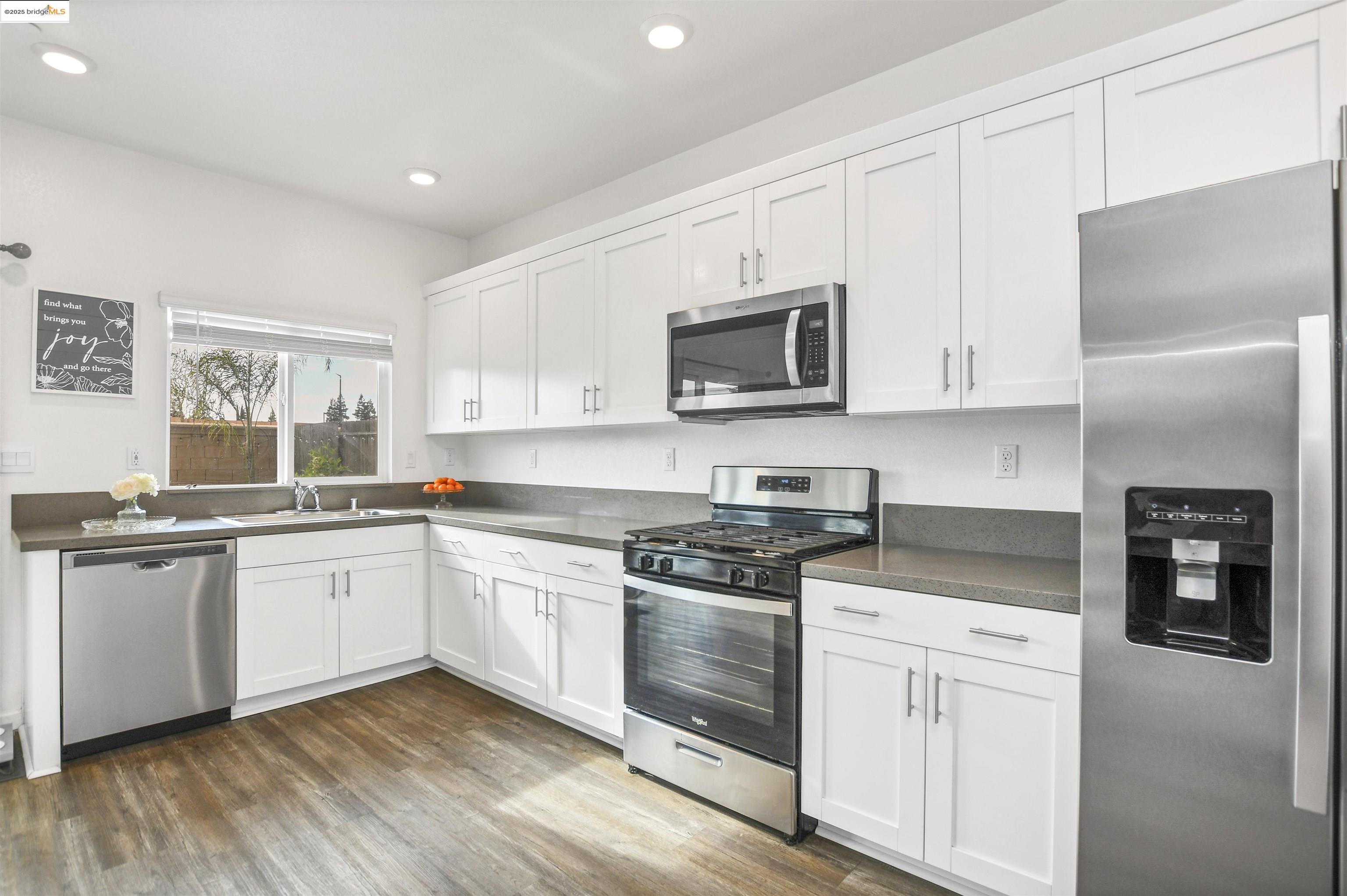 Detail Gallery Image 14 of 30 For 1413 Santini Ave, Manteca,  CA 95336 - 4 Beds | 2/1 Baths