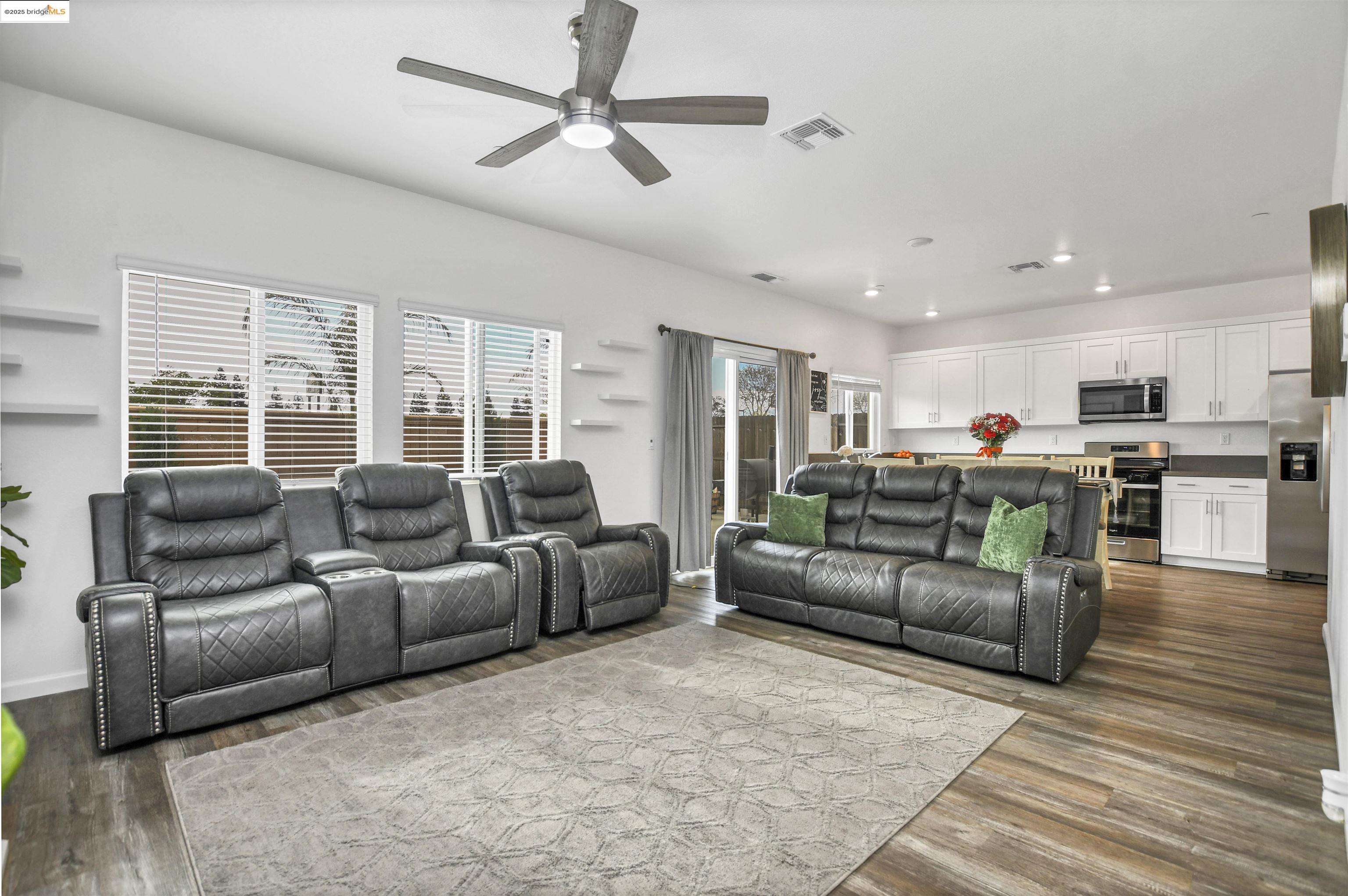 Detail Gallery Image 9 of 30 For 1413 Santini Ave, Manteca,  CA 95336 - 4 Beds | 2/1 Baths