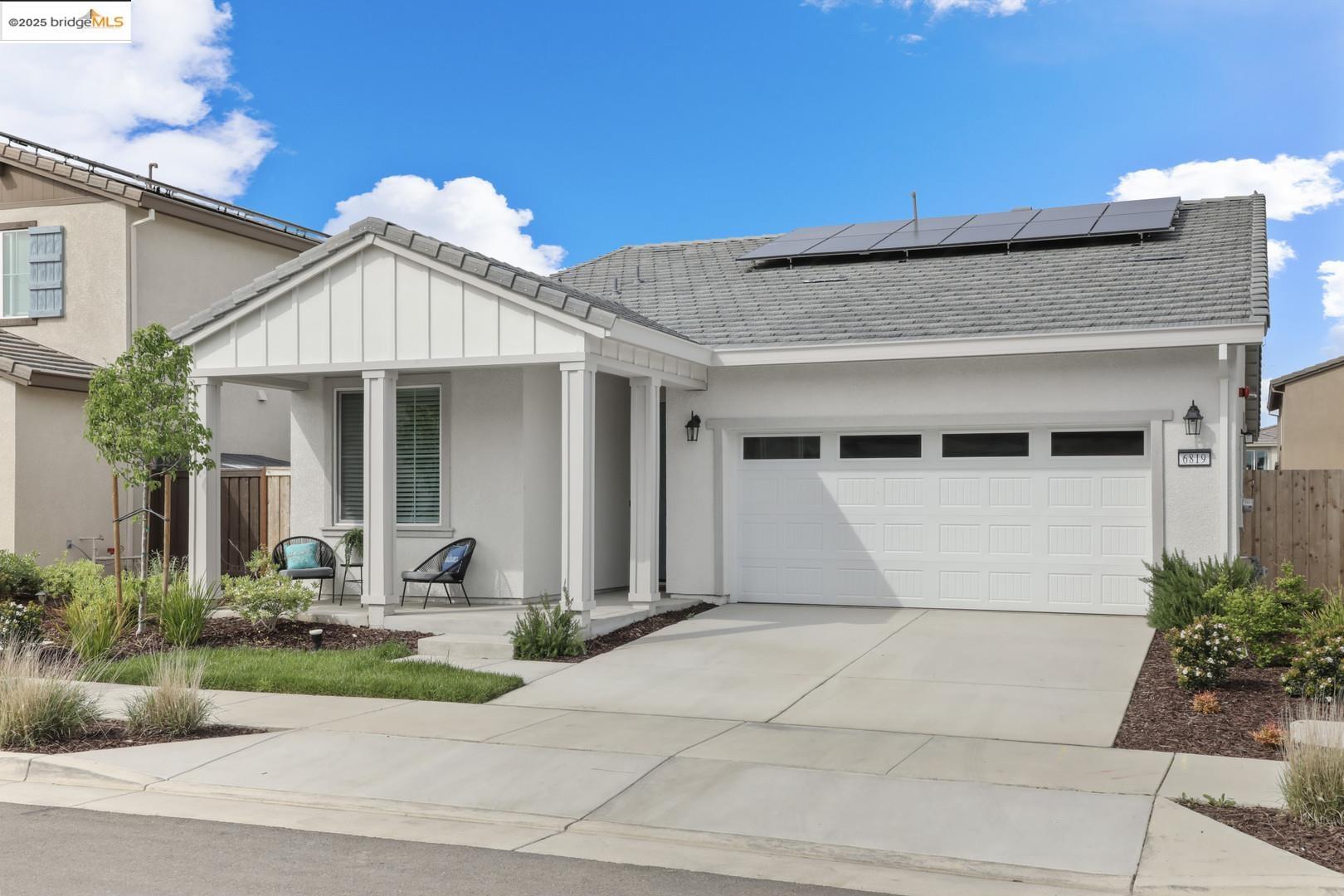 Detail Gallery Image 2 of 32 For 6819 Saint Elias Way, Stockton,  CA 95219 - 4 Beds | 2 Baths