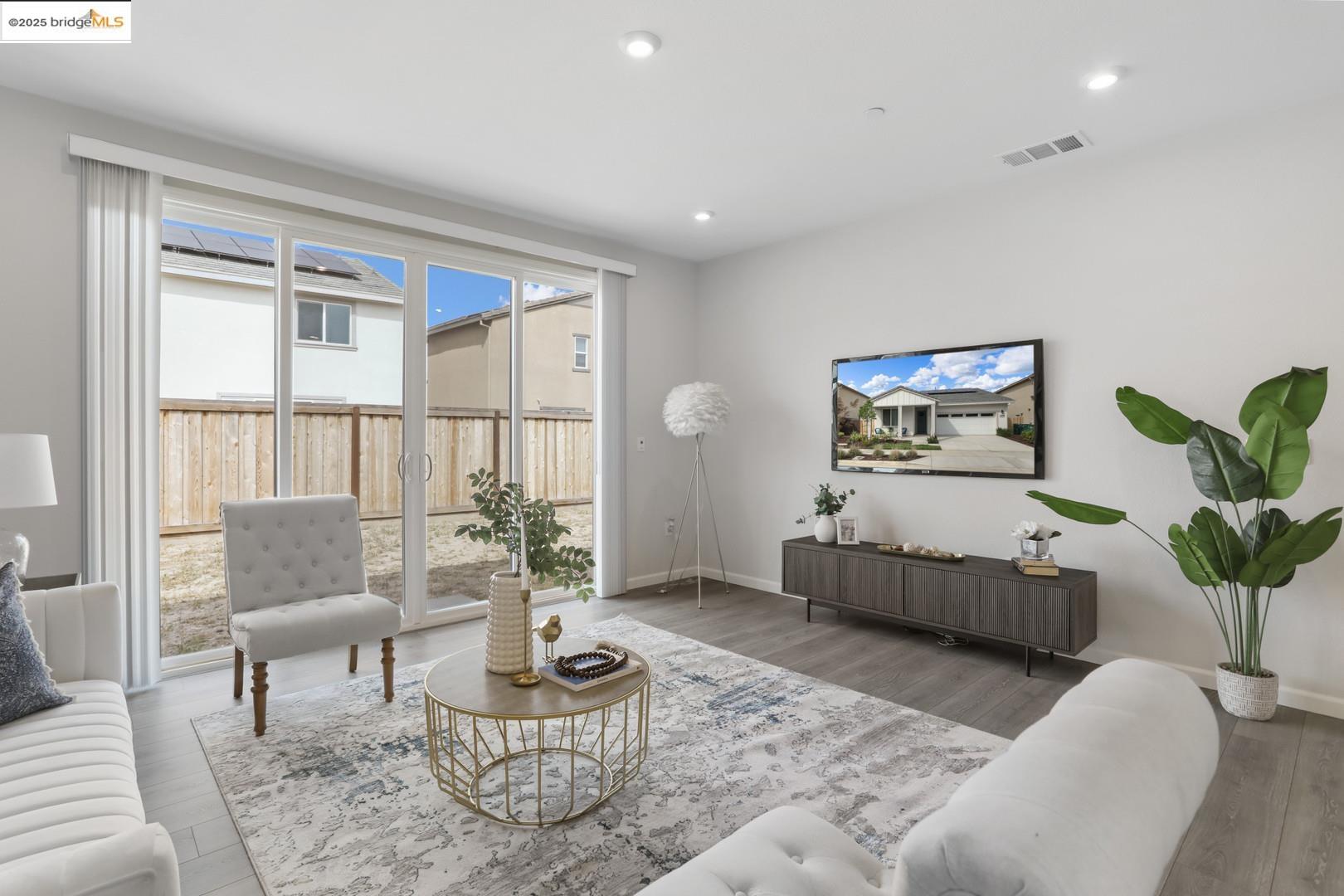 Detail Gallery Image 14 of 32 For 6819 Saint Elias Way, Stockton,  CA 95219 - 4 Beds | 2 Baths