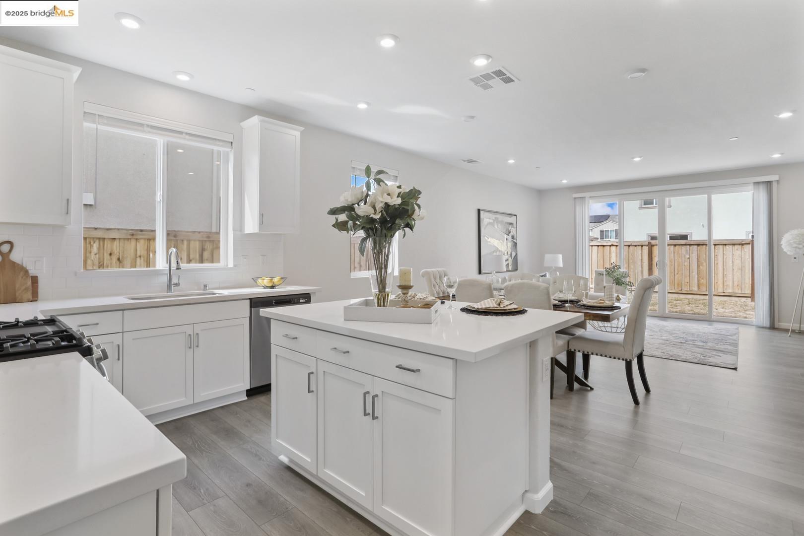 Detail Gallery Image 7 of 32 For 6819 Saint Elias Way, Stockton,  CA 95219 - 4 Beds | 2 Baths
