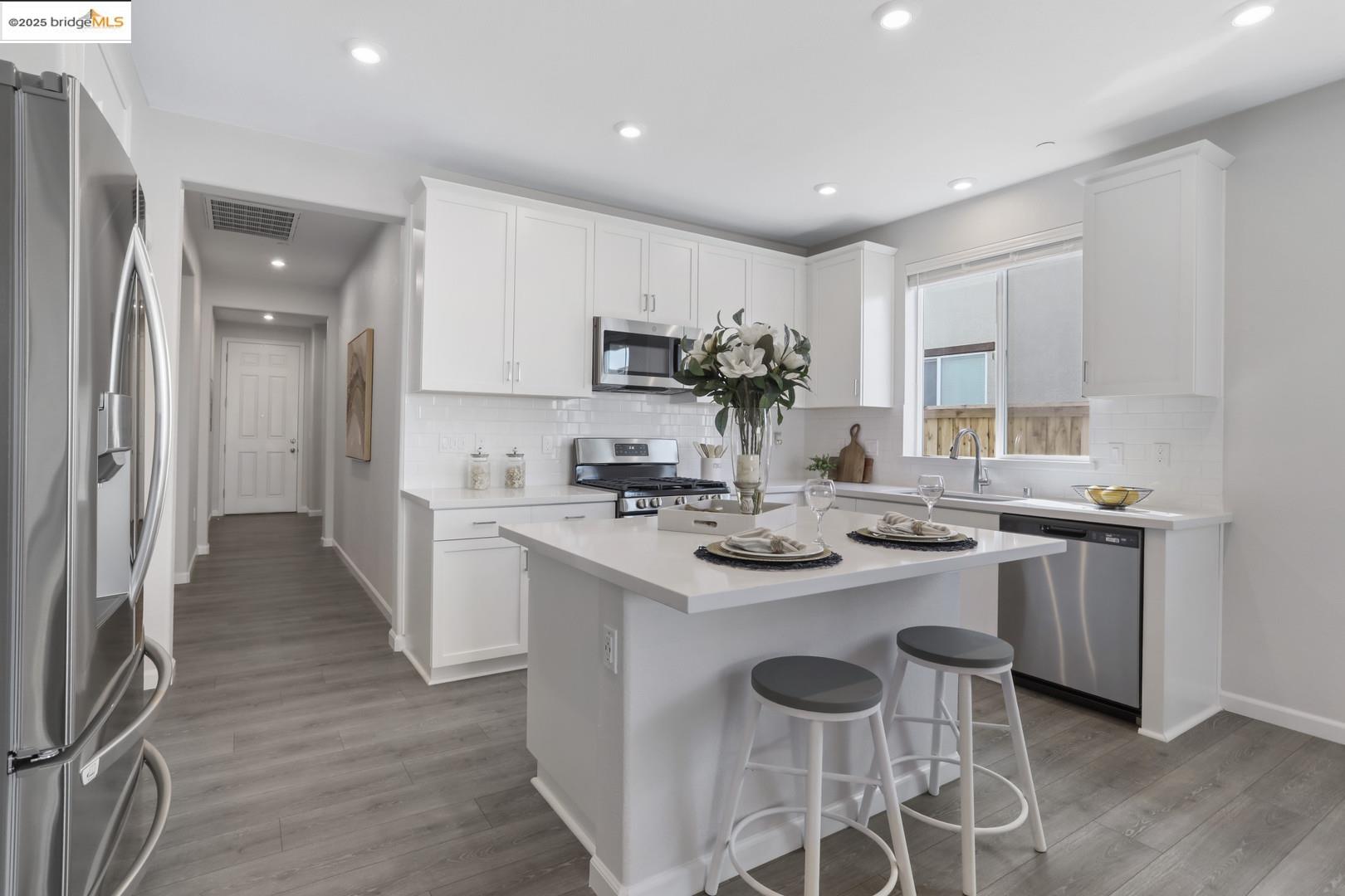 Detail Gallery Image 8 of 32 For 6819 Saint Elias Way, Stockton,  CA 95219 - 4 Beds | 2 Baths