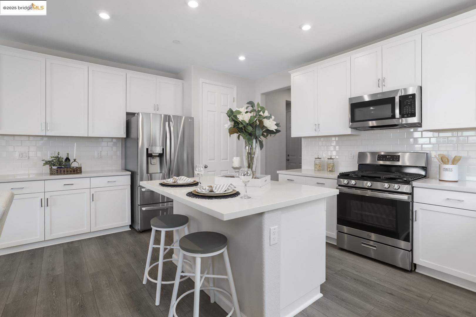 Detail Gallery Image 9 of 32 For 6819 Saint Elias Way, Stockton,  CA 95219 - 4 Beds | 2 Baths