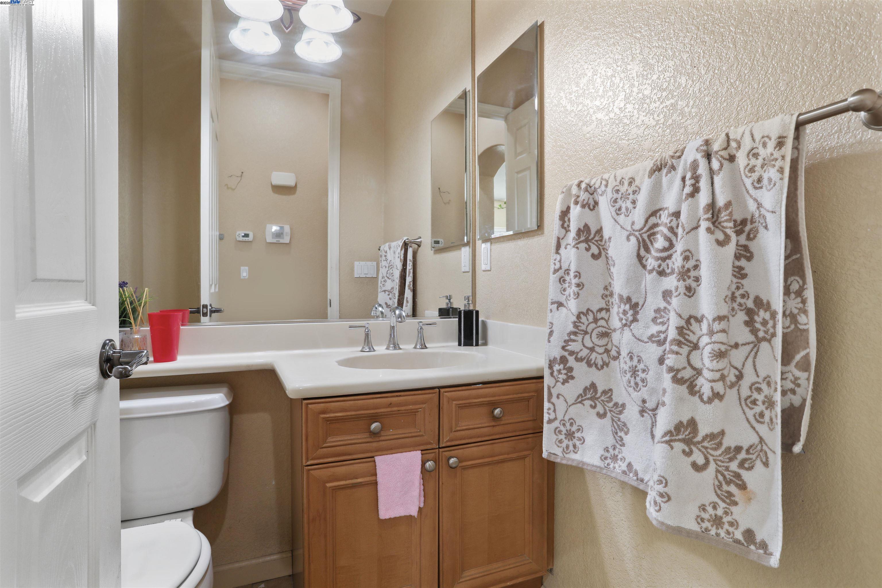Detail Gallery Image 12 of 43 For 2156 Capistrano, Manteca,  CA 95337 - 5 Beds | 3/1 Baths