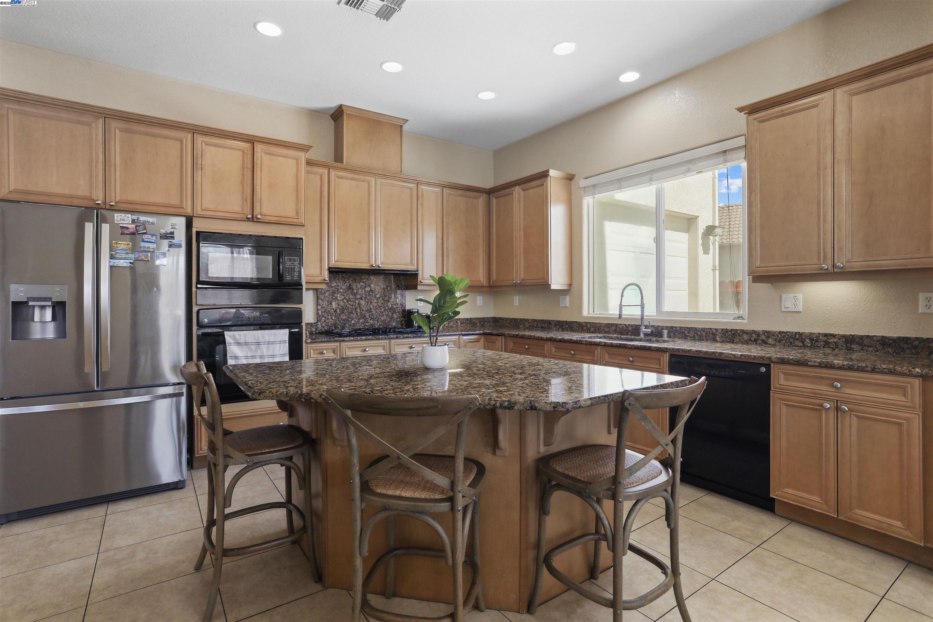 Detail Gallery Image 13 of 43 For 2156 Capistrano, Manteca,  CA 95337 - 5 Beds | 3/1 Baths