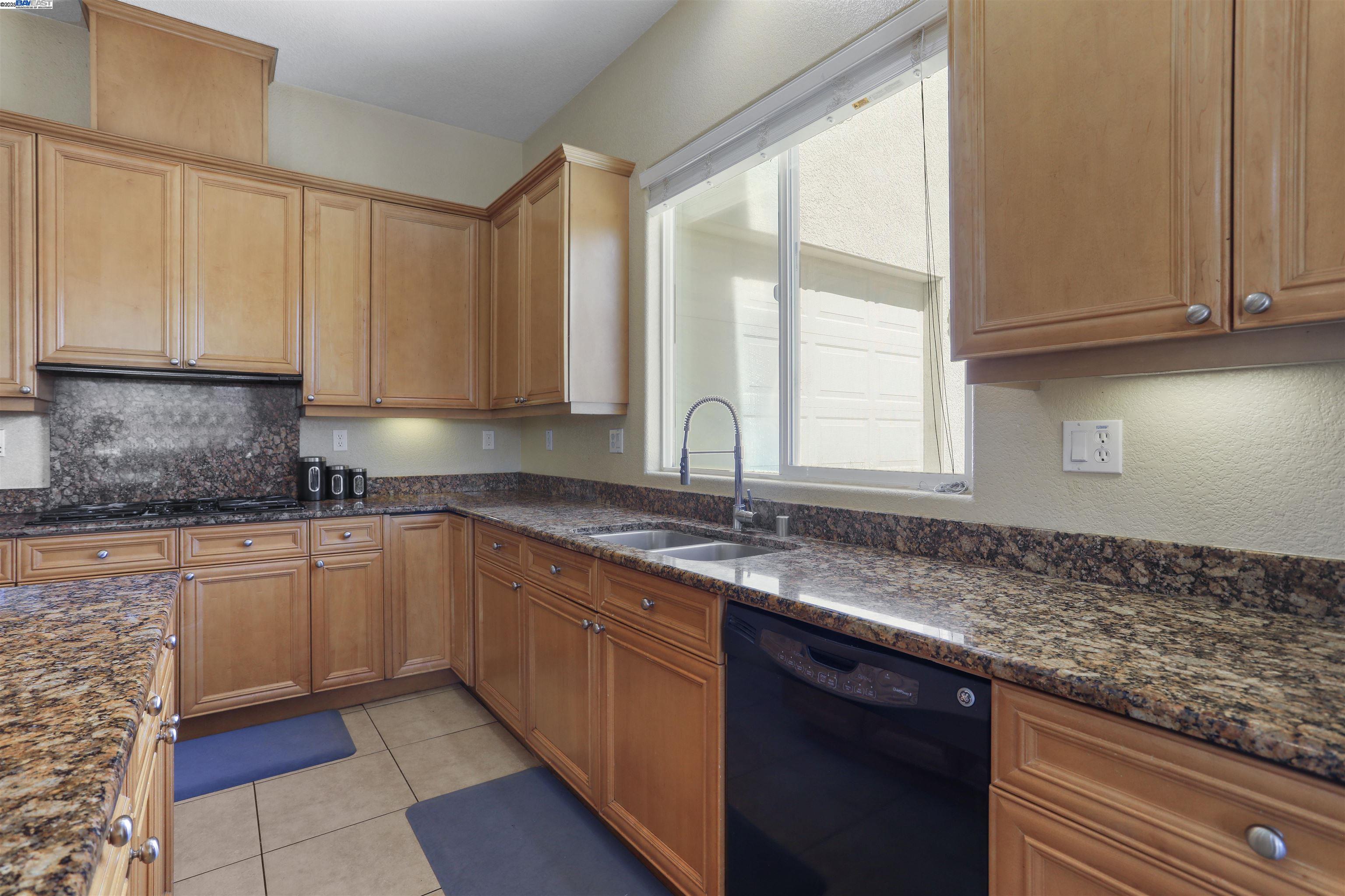 Detail Gallery Image 14 of 43 For 2156 Capistrano, Manteca,  CA 95337 - 5 Beds | 3/1 Baths