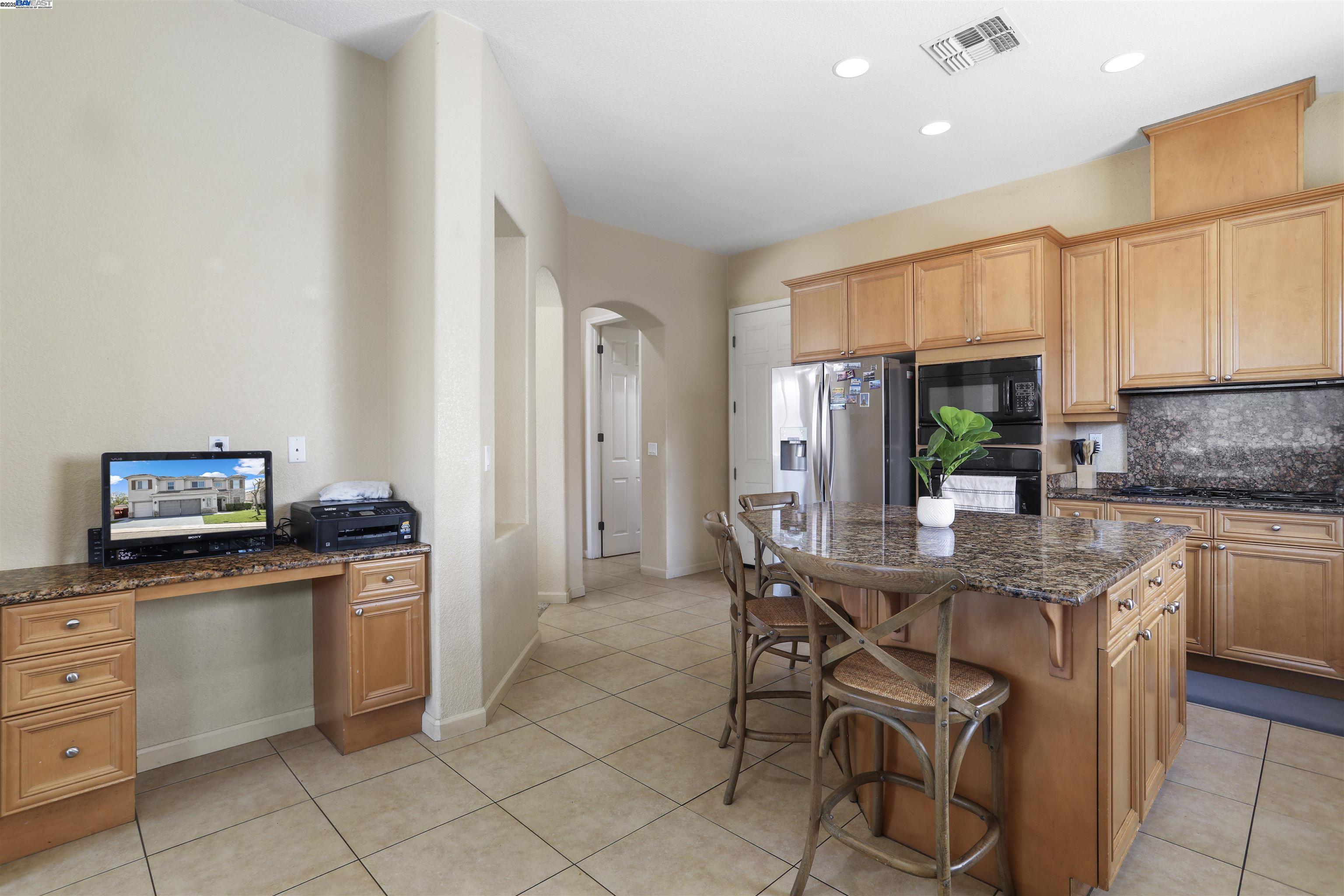 Detail Gallery Image 17 of 43 For 2156 Capistrano, Manteca,  CA 95337 - 5 Beds | 3/1 Baths