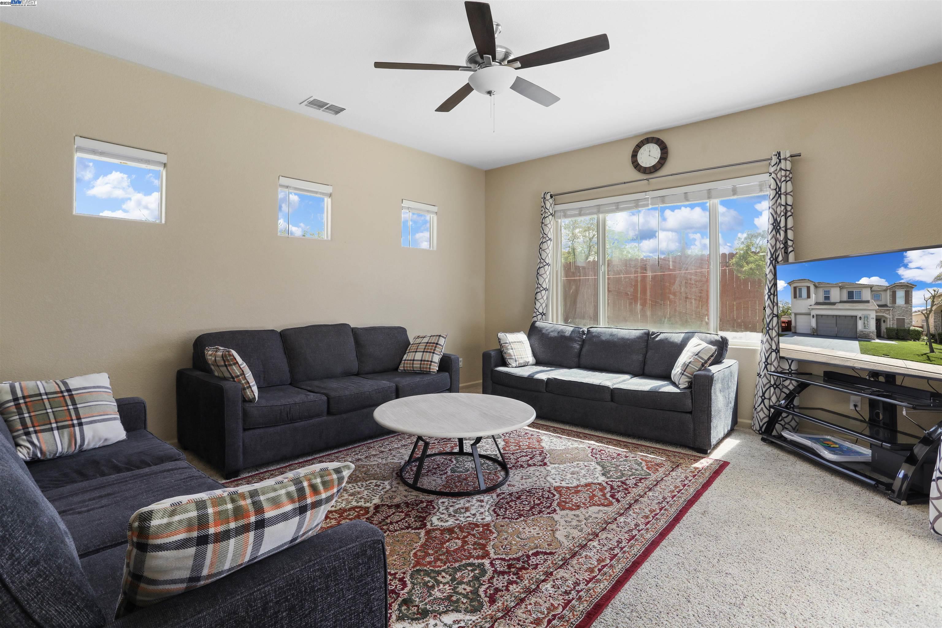 Detail Gallery Image 19 of 43 For 2156 Capistrano, Manteca,  CA 95337 - 5 Beds | 3/1 Baths