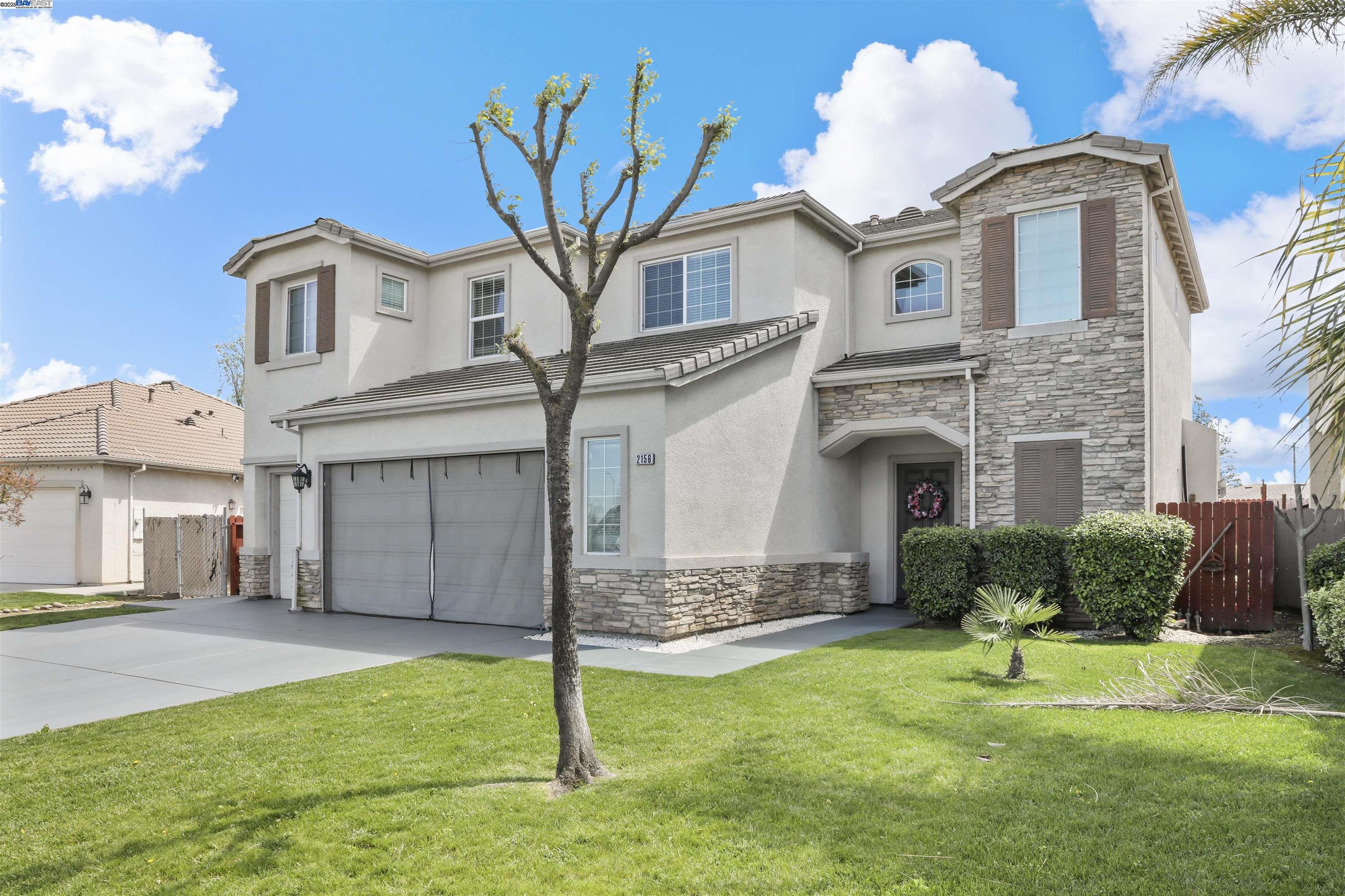 Detail Gallery Image 3 of 43 For 2156 Capistrano, Manteca,  CA 95337 - 5 Beds | 3/1 Baths