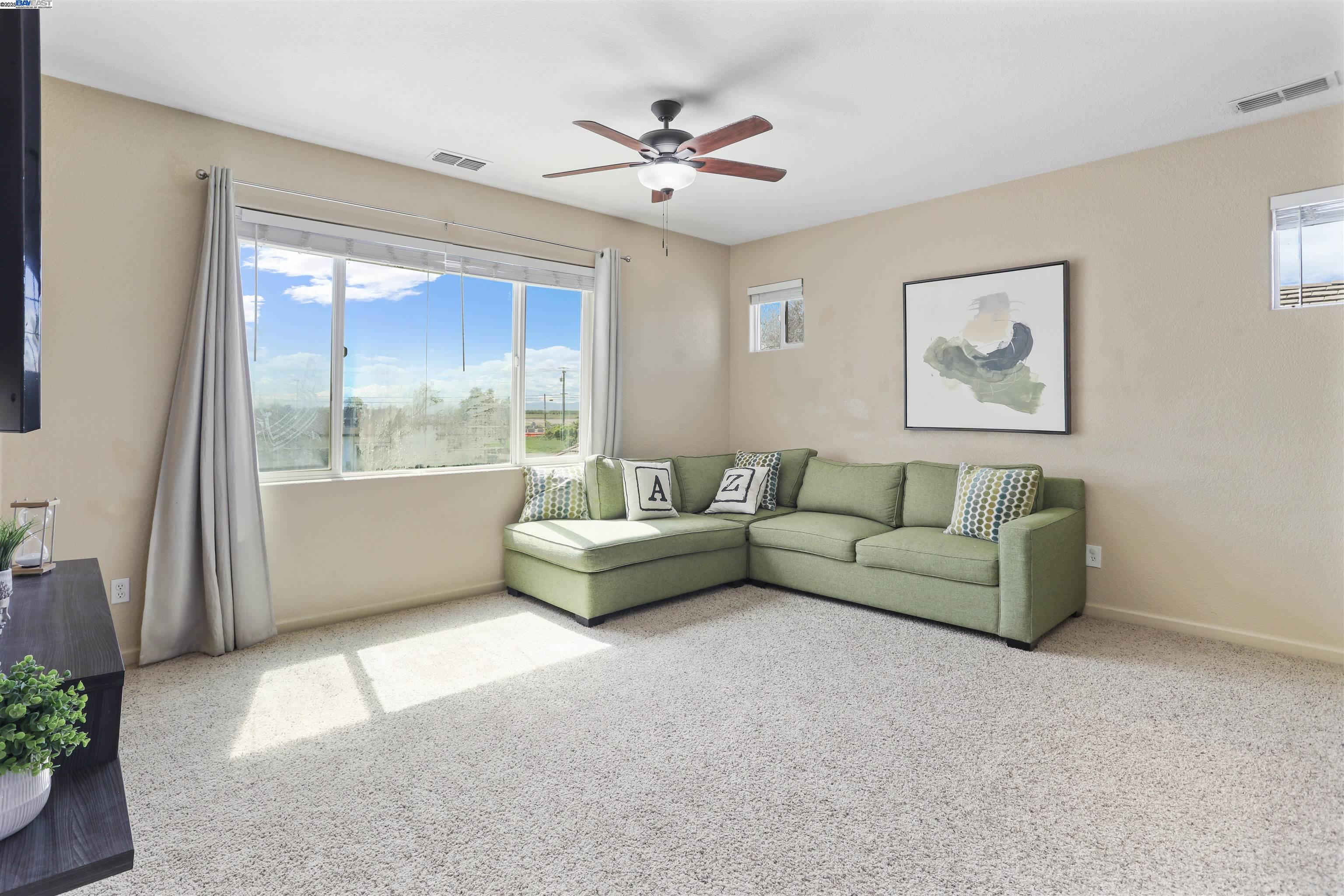 Detail Gallery Image 23 of 43 For 2156 Capistrano, Manteca,  CA 95337 - 5 Beds | 3/1 Baths
