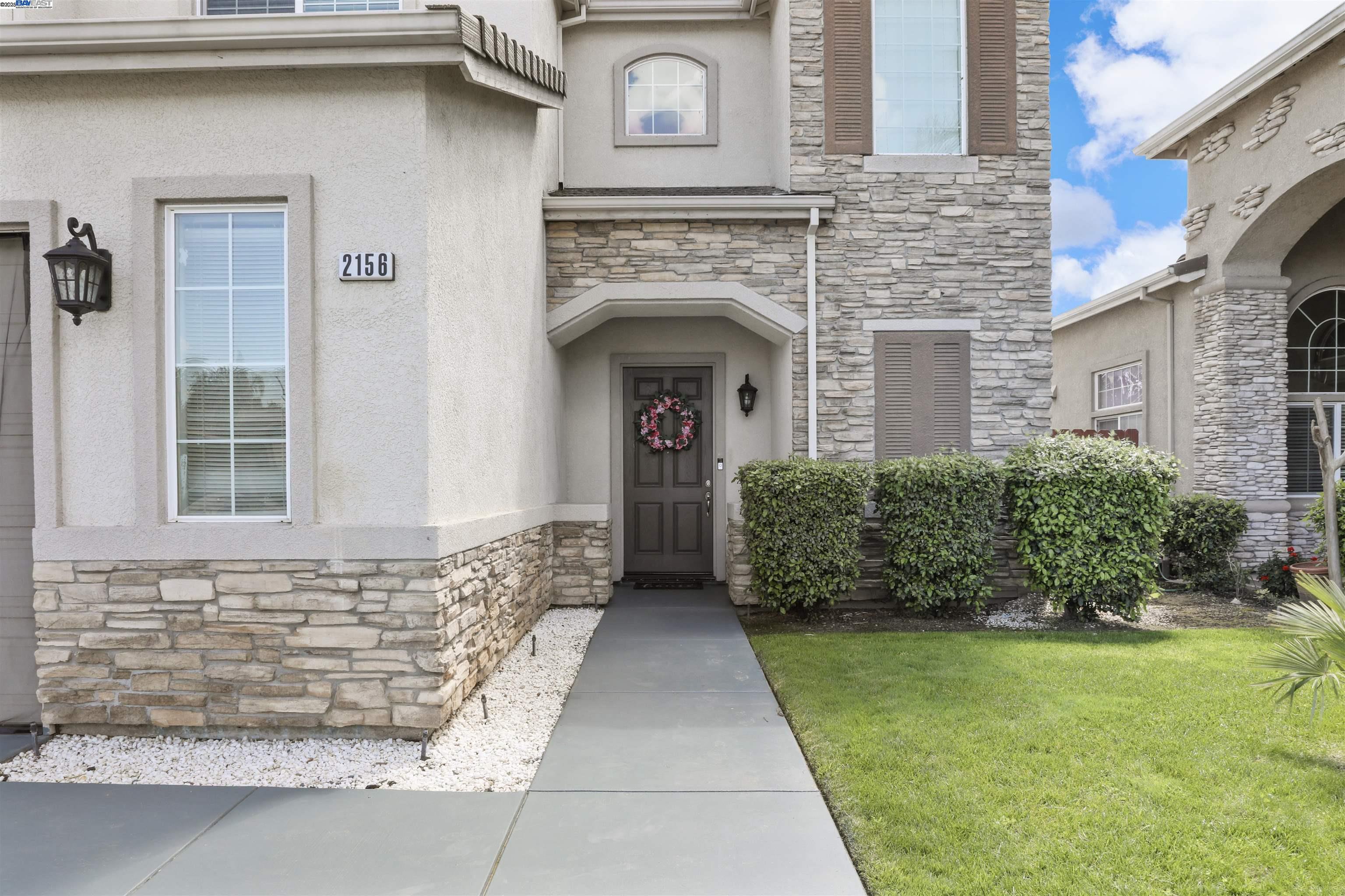 Detail Gallery Image 4 of 43 For 2156 Capistrano, Manteca,  CA 95337 - 5 Beds | 3/1 Baths