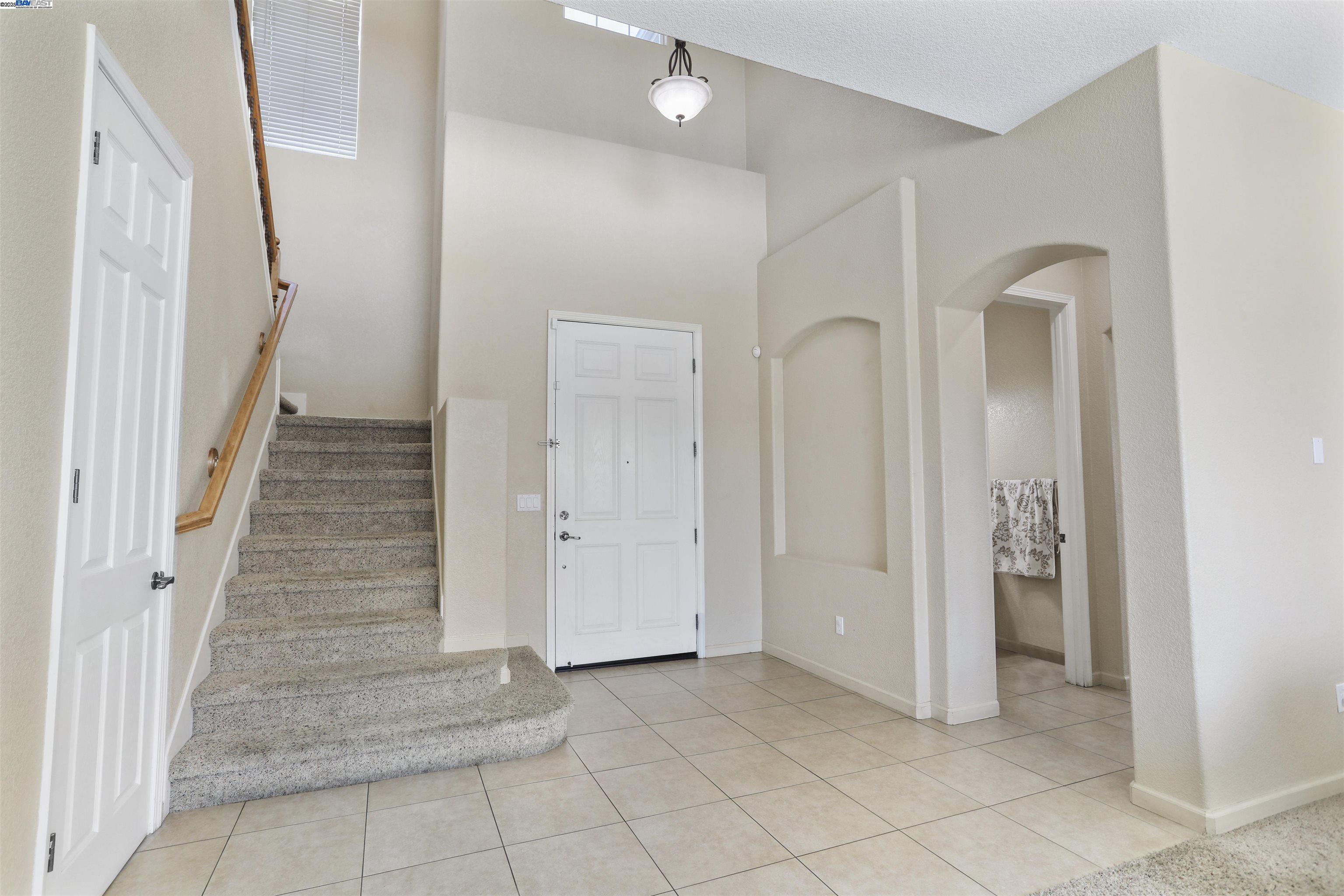 Detail Gallery Image 6 of 43 For 2156 Capistrano, Manteca,  CA 95337 - 5 Beds | 3/1 Baths