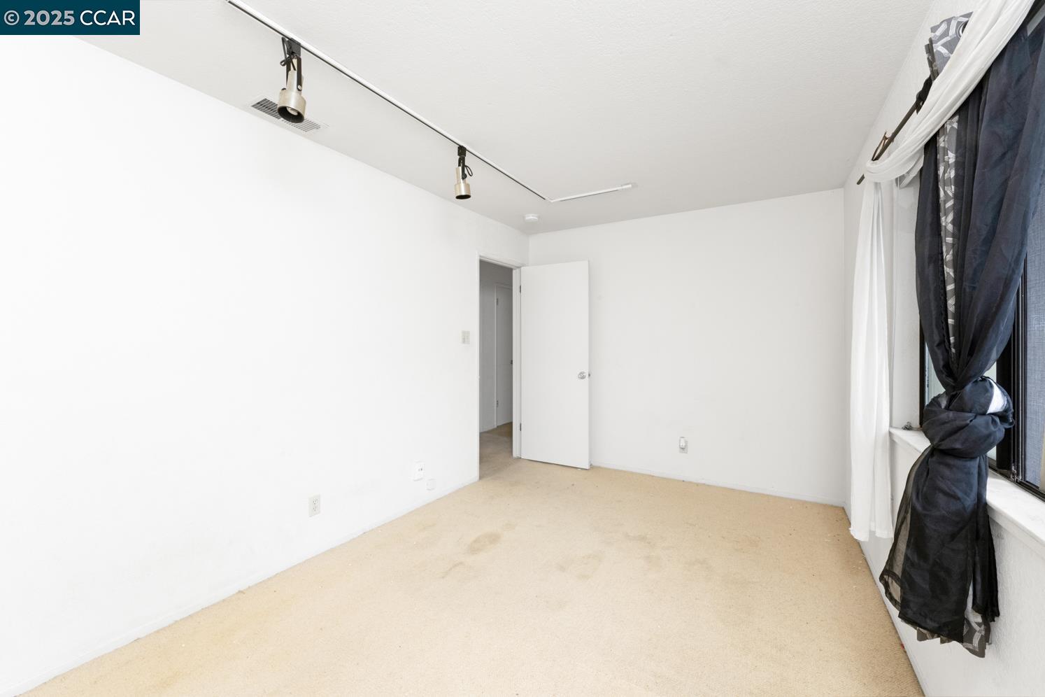 Detail Gallery Image 14 of 29 For 8715 Eastwood Ct, Stockton,  CA 95209 - 4 Beds | 2/1 Baths