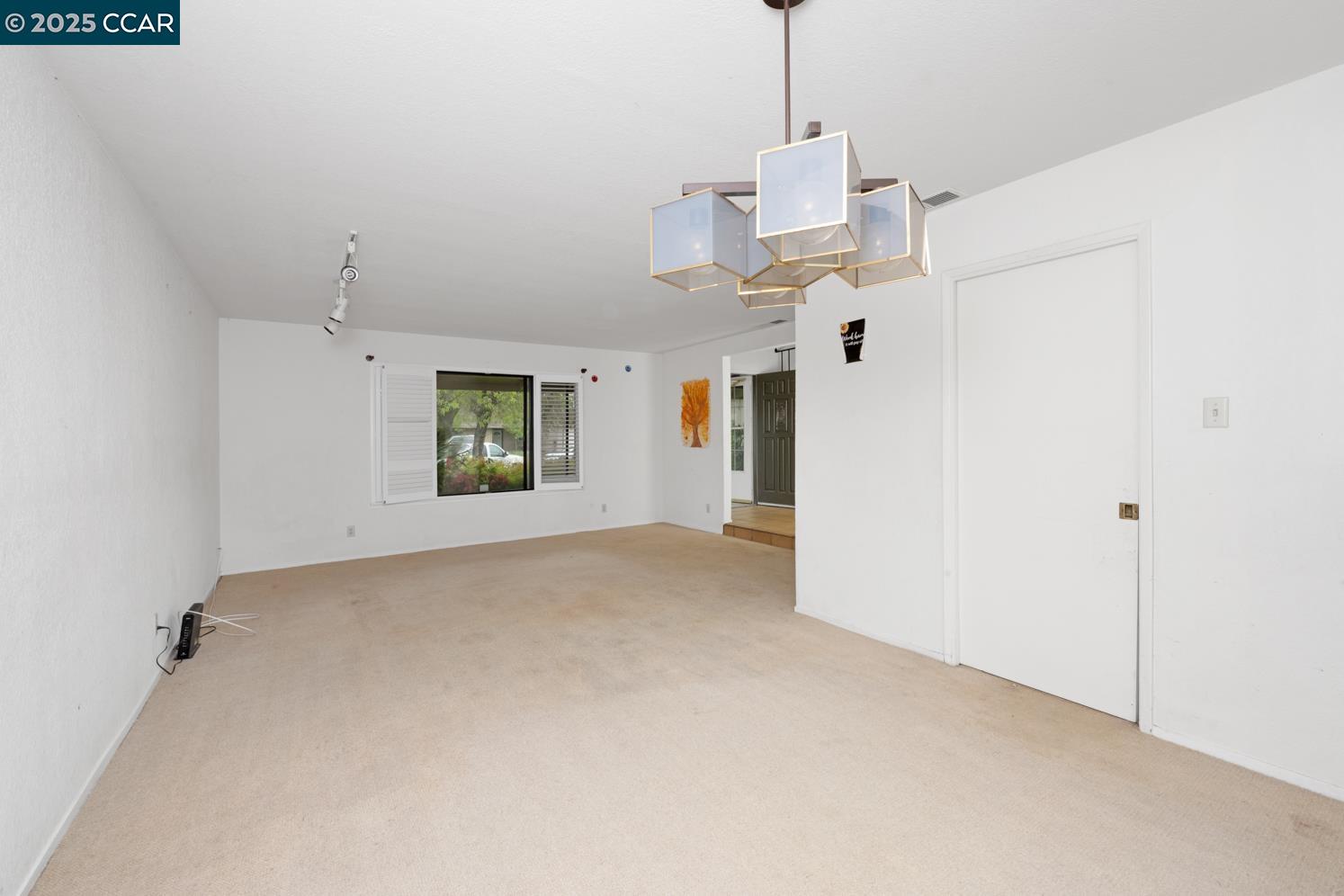 Detail Gallery Image 5 of 29 For 8715 Eastwood Ct, Stockton,  CA 95209 - 4 Beds | 2/1 Baths