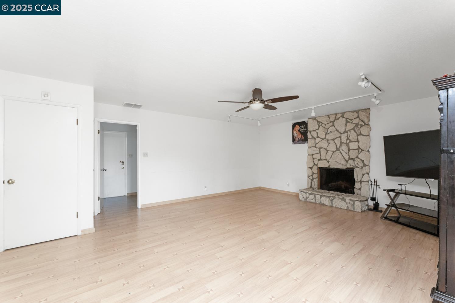 Detail Gallery Image 7 of 29 For 8715 Eastwood Ct, Stockton,  CA 95209 - 4 Beds | 2/1 Baths