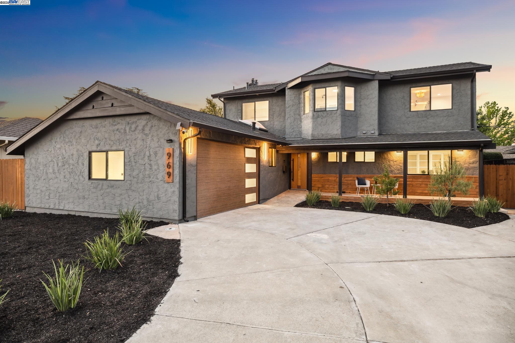 Detail Gallery Image 2 of 60 For 969 Kennard Way, Sunnyvale,  CA 94087 - 4 Beds | 4 Baths