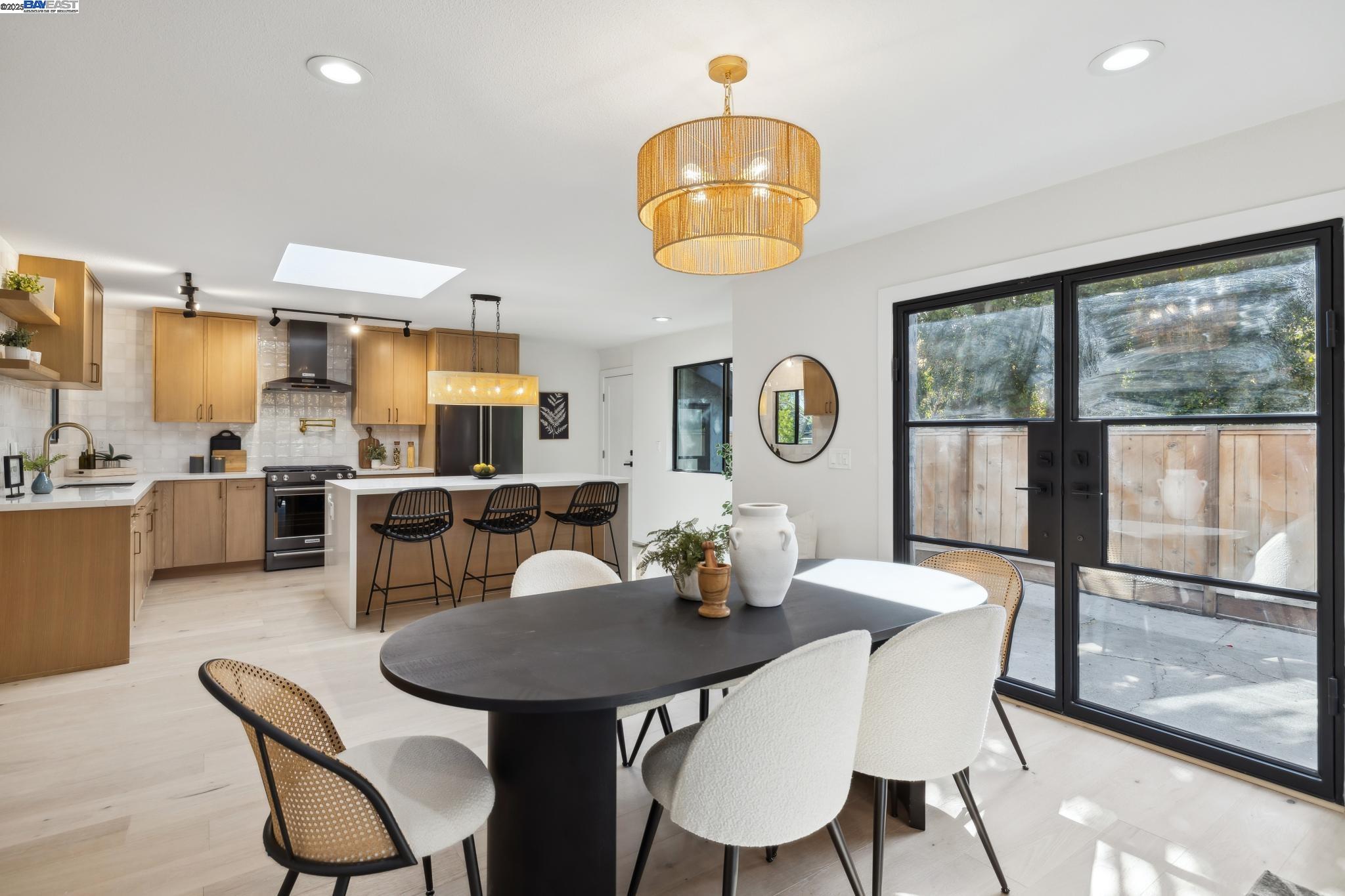 Detail Gallery Image 11 of 60 For 969 Kennard Way, Sunnyvale,  CA 94087 - 4 Beds | 4 Baths