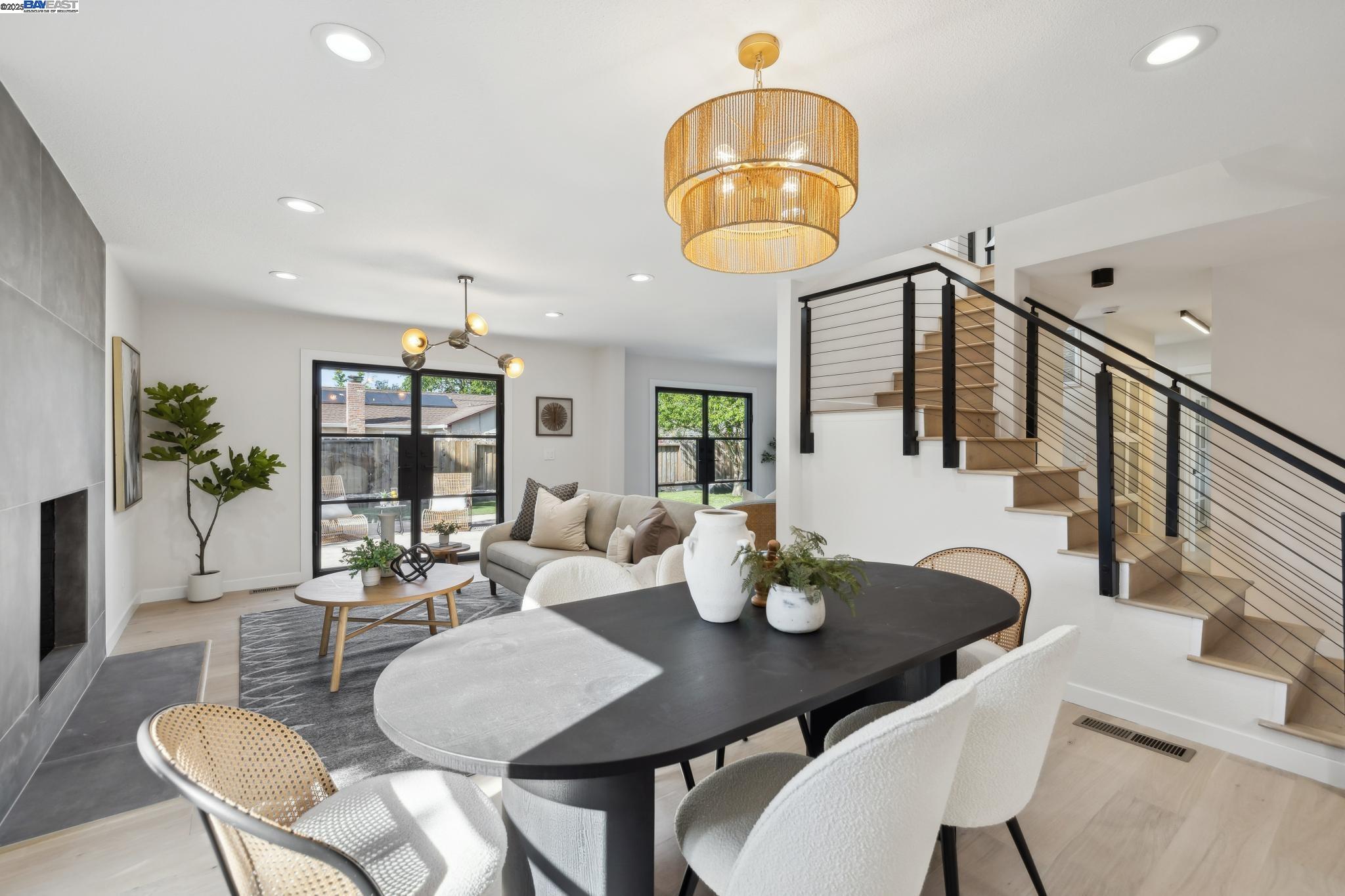 Detail Gallery Image 4 of 60 For 969 Kennard Way, Sunnyvale,  CA 94087 - 4 Beds | 4 Baths