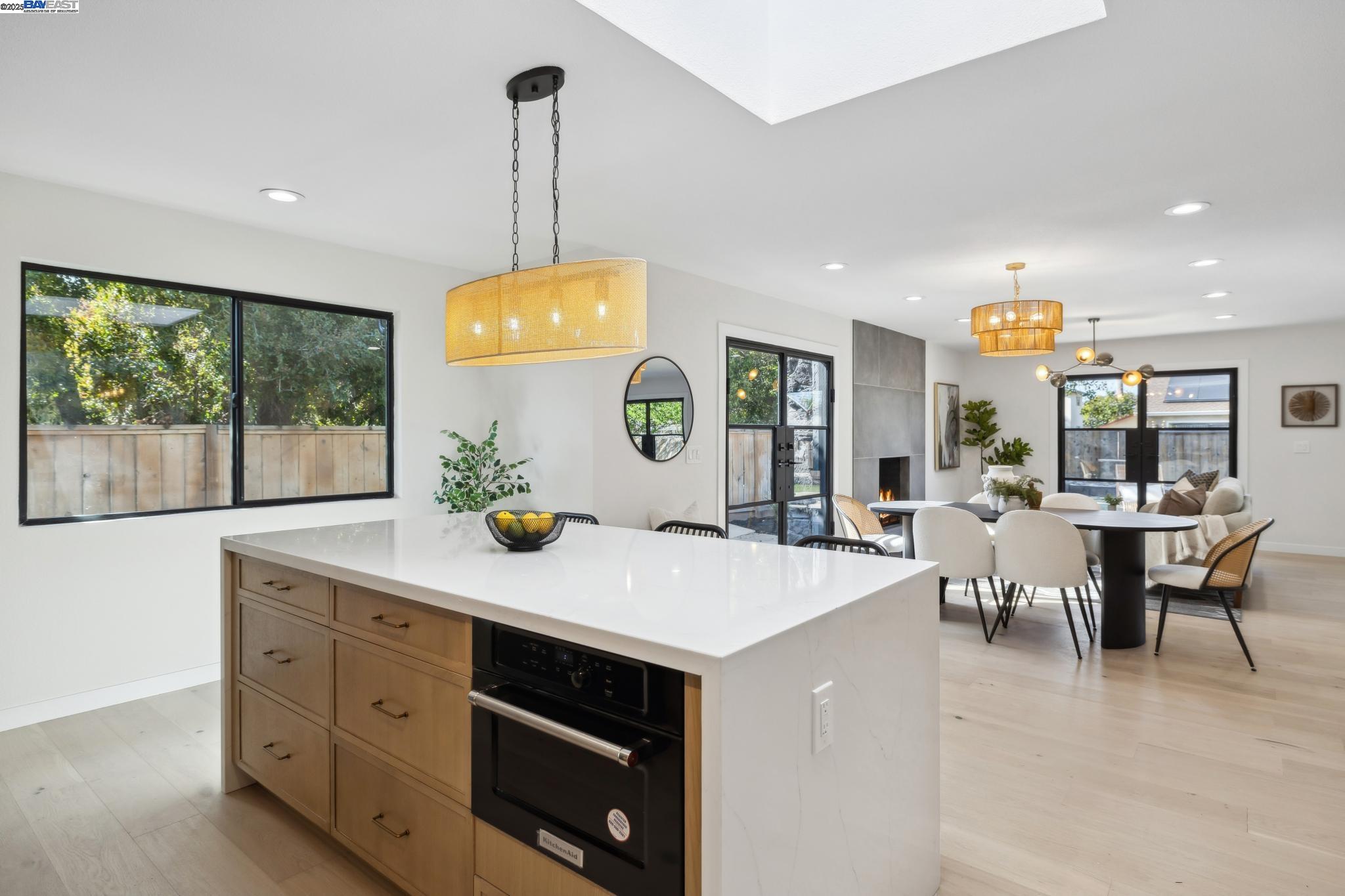 Detail Gallery Image 9 of 60 For 969 Kennard Way, Sunnyvale,  CA 94087 - 4 Beds | 4 Baths