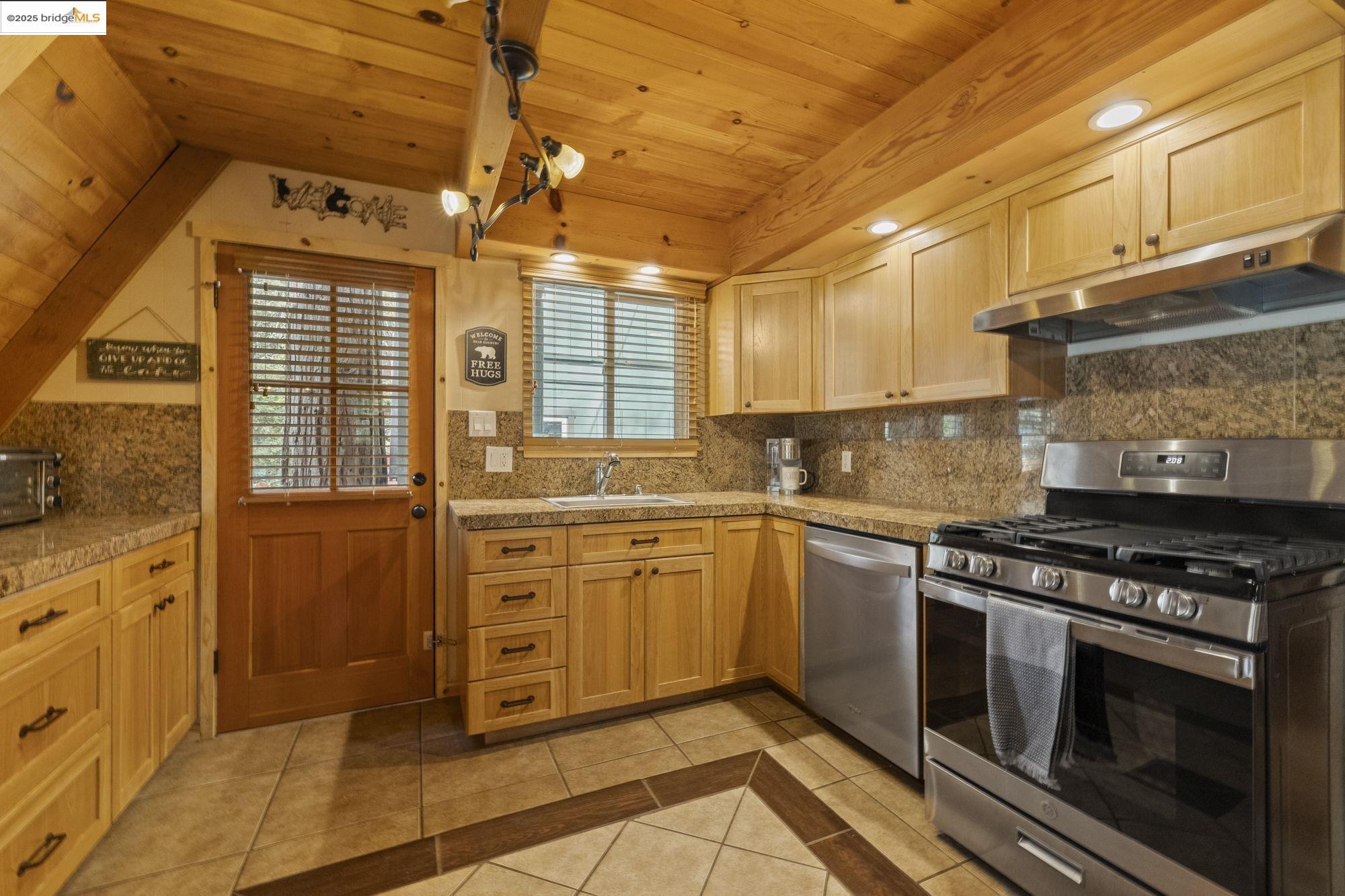 Detail Gallery Image 13 of 45 For 24182 Paipu, Mi Wuk Village,  CA 95346 - 3 Beds | 2/1 Baths