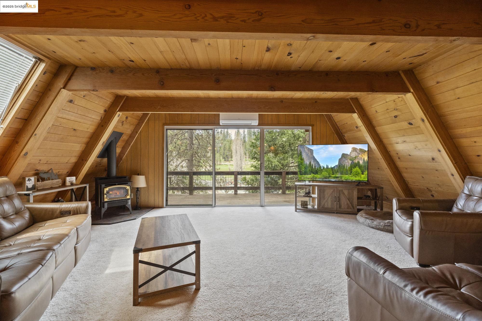 Detail Gallery Image 4 of 45 For 24182 Paipu, Mi Wuk Village,  CA 95346 - 3 Beds | 2/1 Baths