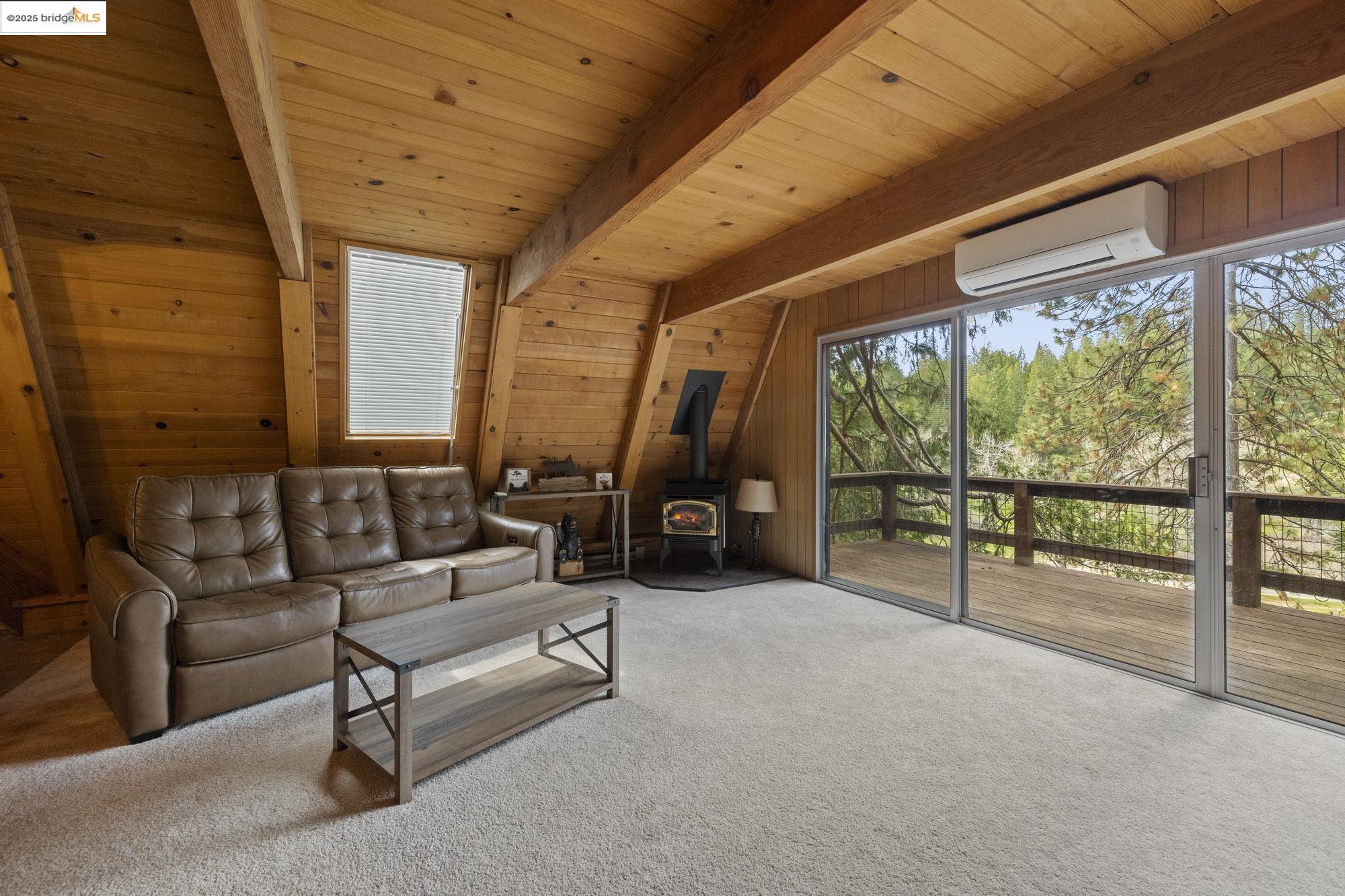 Detail Gallery Image 5 of 45 For 24182 Paipu, Mi Wuk Village,  CA 95346 - 3 Beds | 2/1 Baths