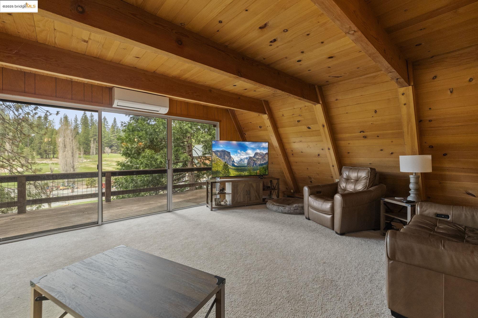 Detail Gallery Image 6 of 45 For 24182 Paipu, Mi Wuk Village,  CA 95346 - 3 Beds | 2/1 Baths