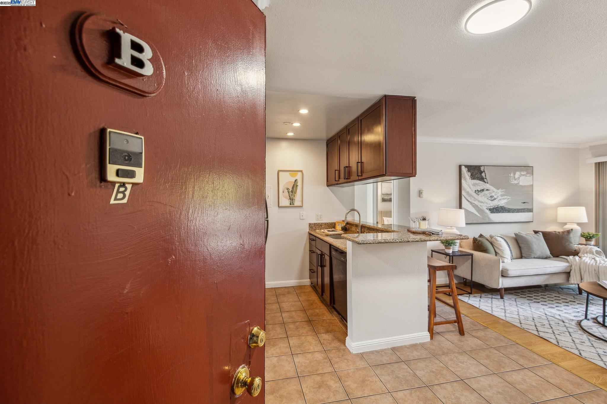 Detail Gallery Image 2 of 26 For 141 Piccadilly Pl #B,  San Bruno,  CA 94066 - 1 Beds | 1 Baths