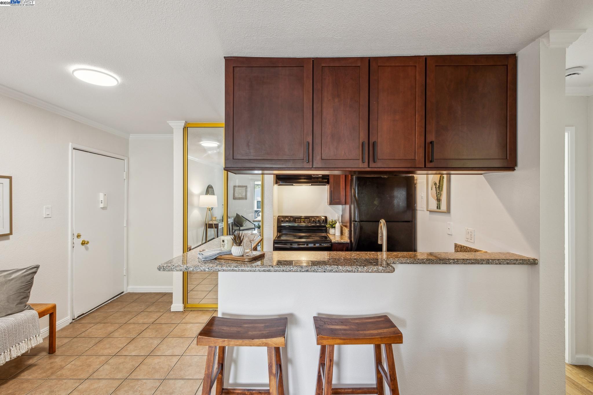 Detail Gallery Image 8 of 26 For 141 Piccadilly Pl #B,  San Bruno,  CA 94066 - 1 Beds | 1 Baths