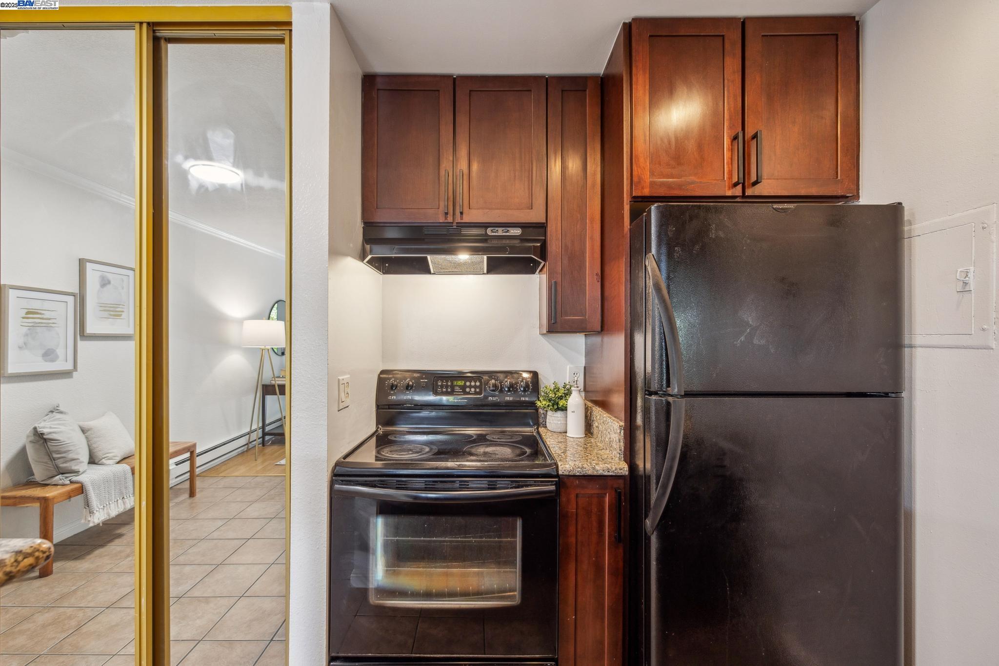 Detail Gallery Image 9 of 26 For 141 Piccadilly Pl #B,  San Bruno,  CA 94066 - 1 Beds | 1 Baths