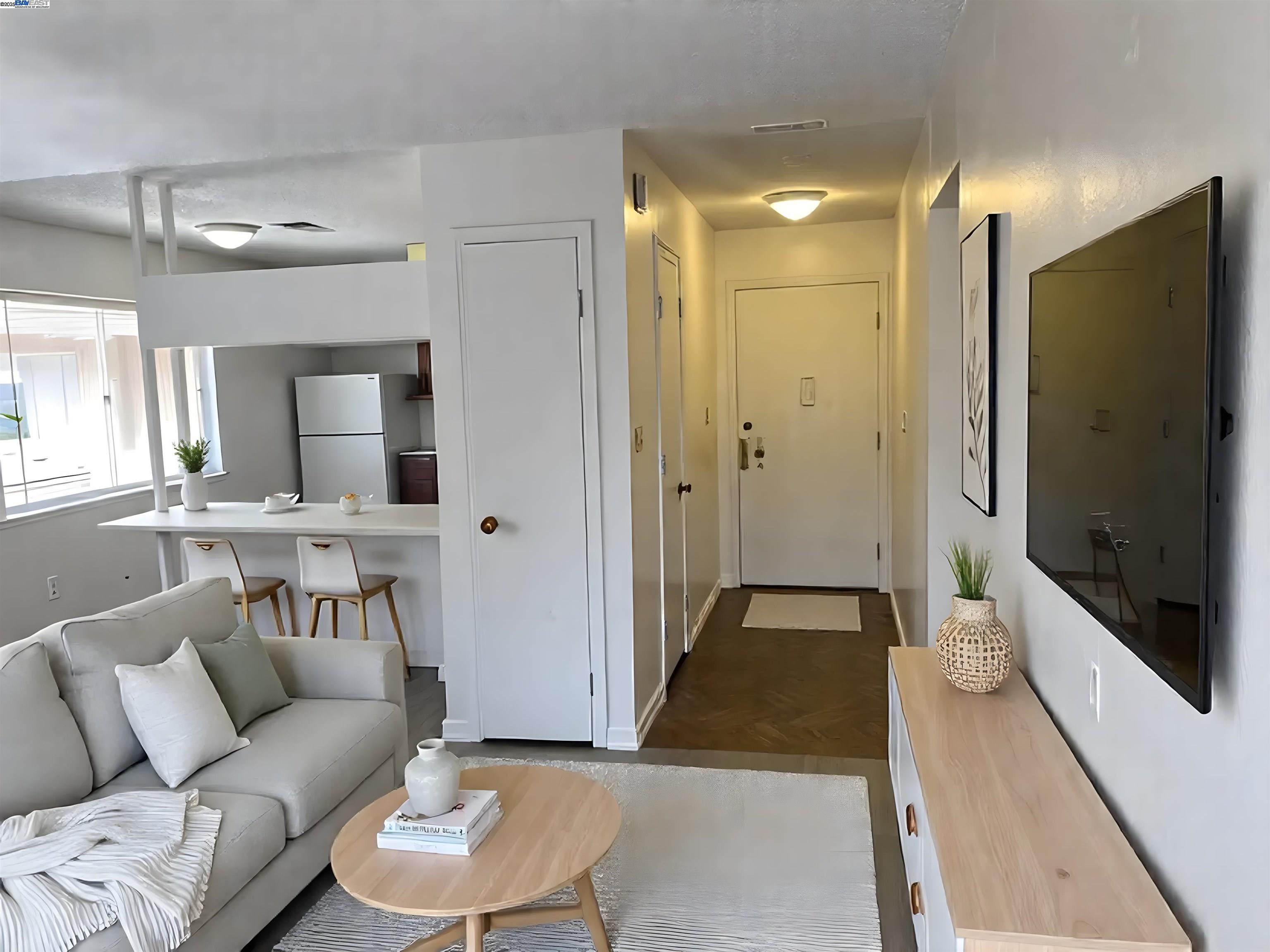 Detail Gallery Image 1 of 17 For 910 F, Davis,  CA 95616 - 2 Beds | 1 Baths